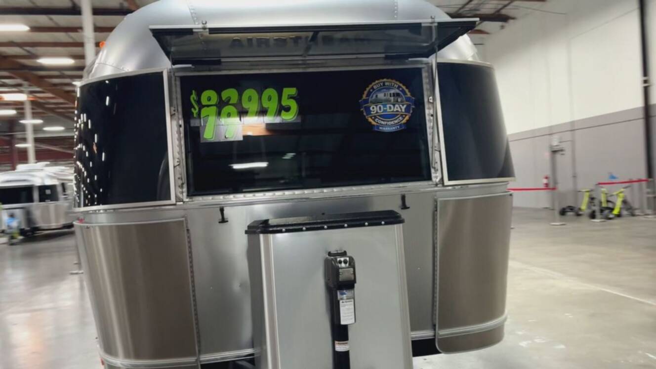 A photo of this 2023 Airstream Flying Cloud 25 Front Bed Queen