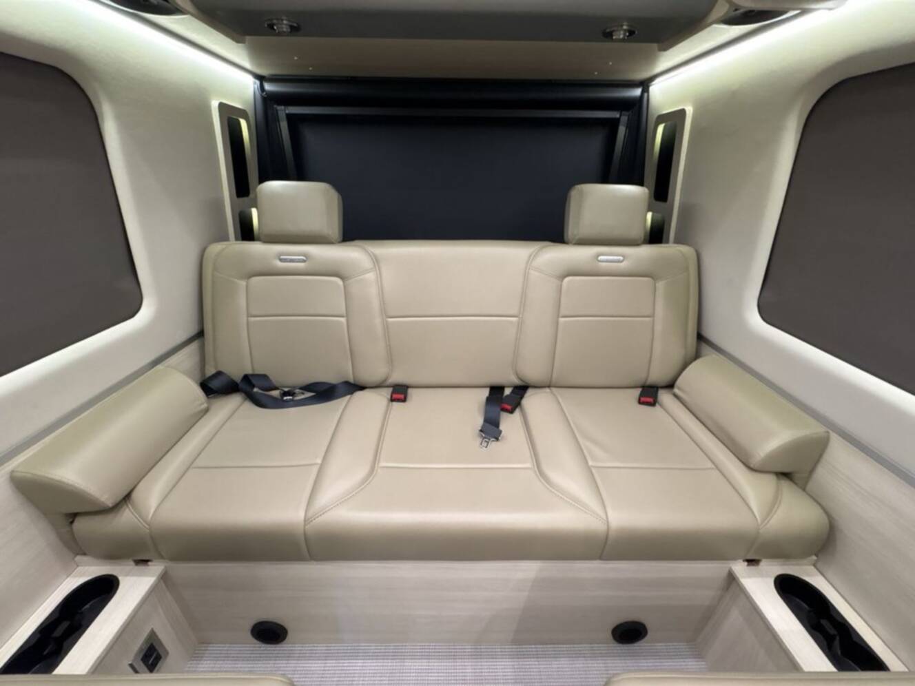 A photo of this 2025 Airstream Interstate GL
