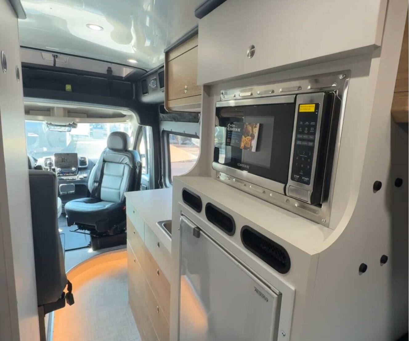 A photo of this 2027 Airstream Rangeline 21PS Pop-Top