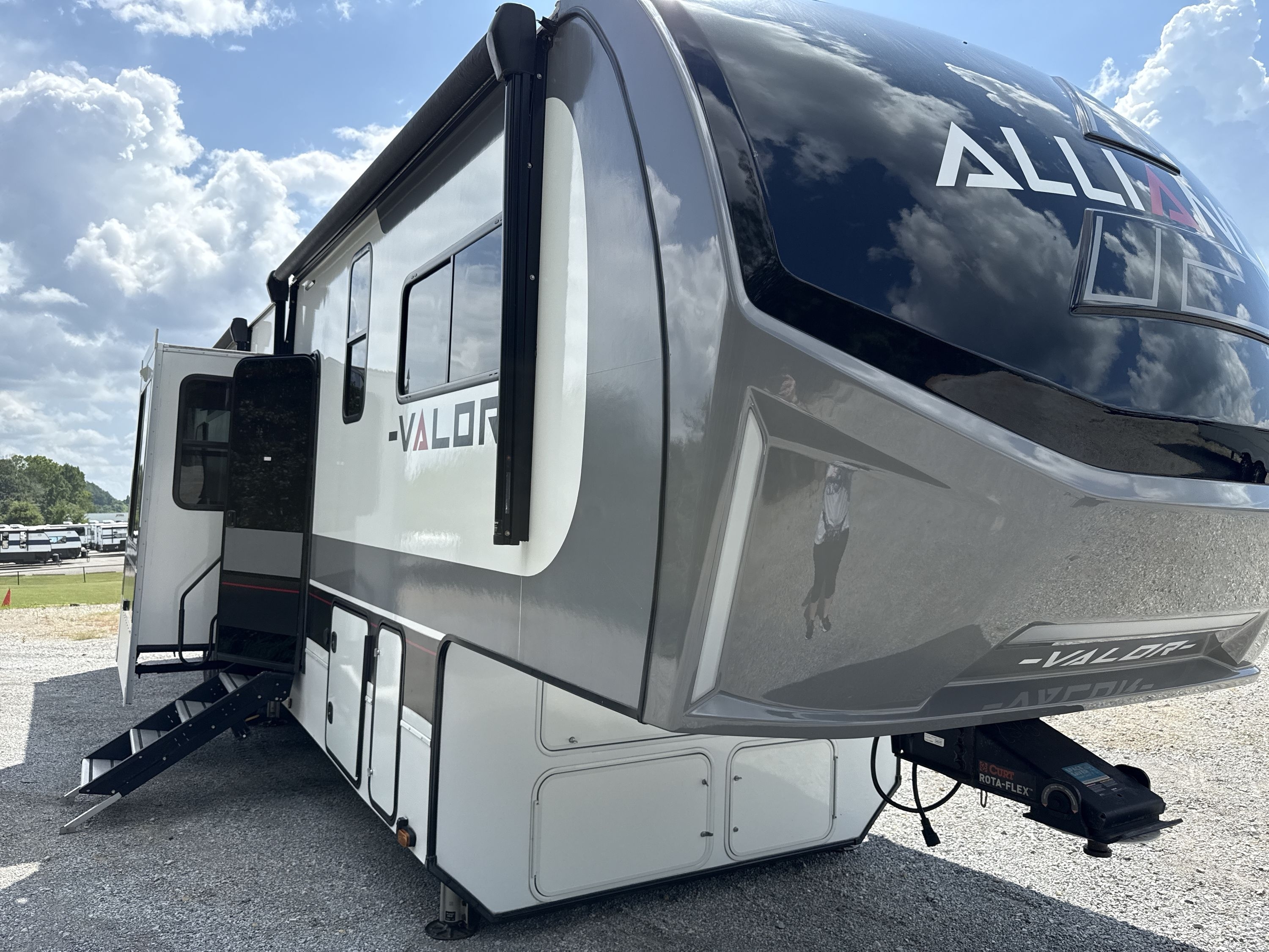 2024 Alliance VALOR 42V13 Fifth Wheel Toy Hauler RV