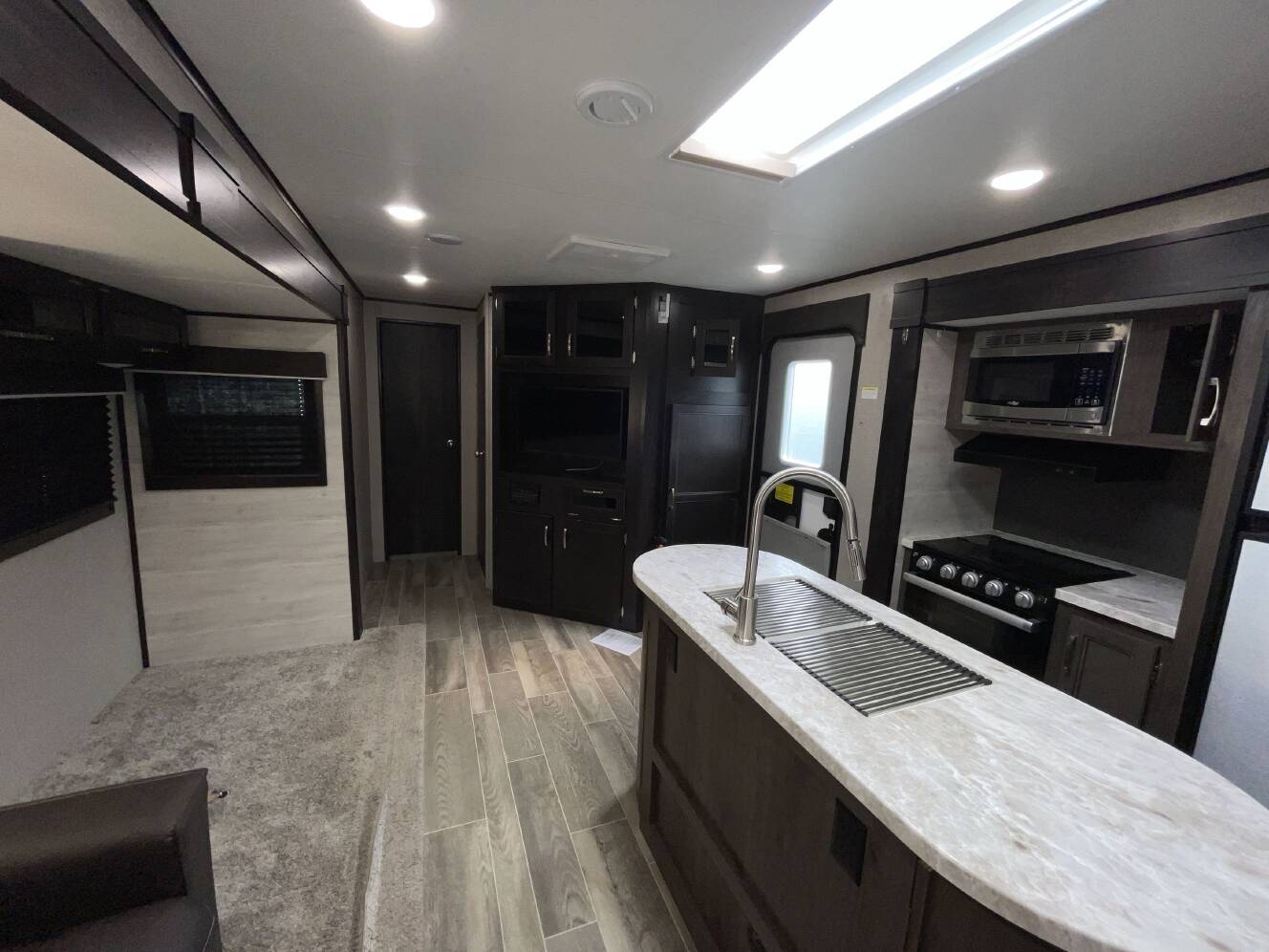 A photo of this 2021 Jayco JAY FLIGHT 33RBTS