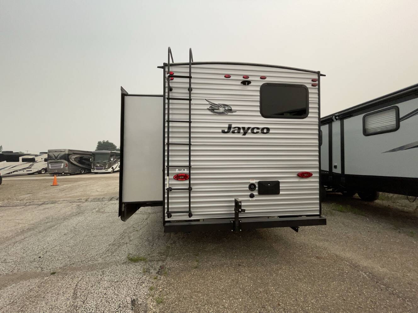 A photo of this 2021 Jayco JAY FLIGHT 33RBTS