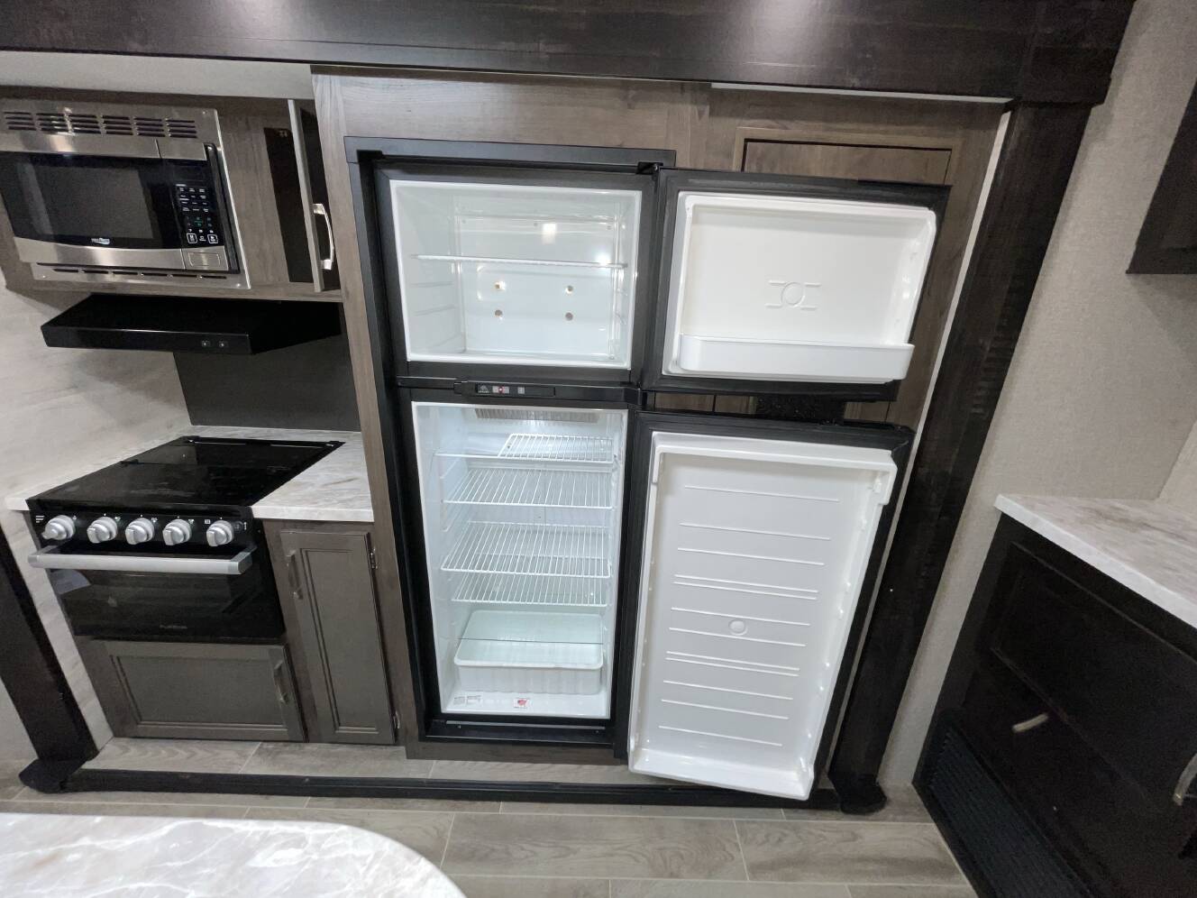 A photo of this 2021 Jayco JAY FLIGHT 33RBTS