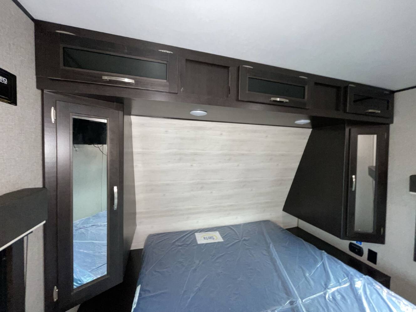 A photo of this 2021 Jayco JAY FLIGHT 33RBTS