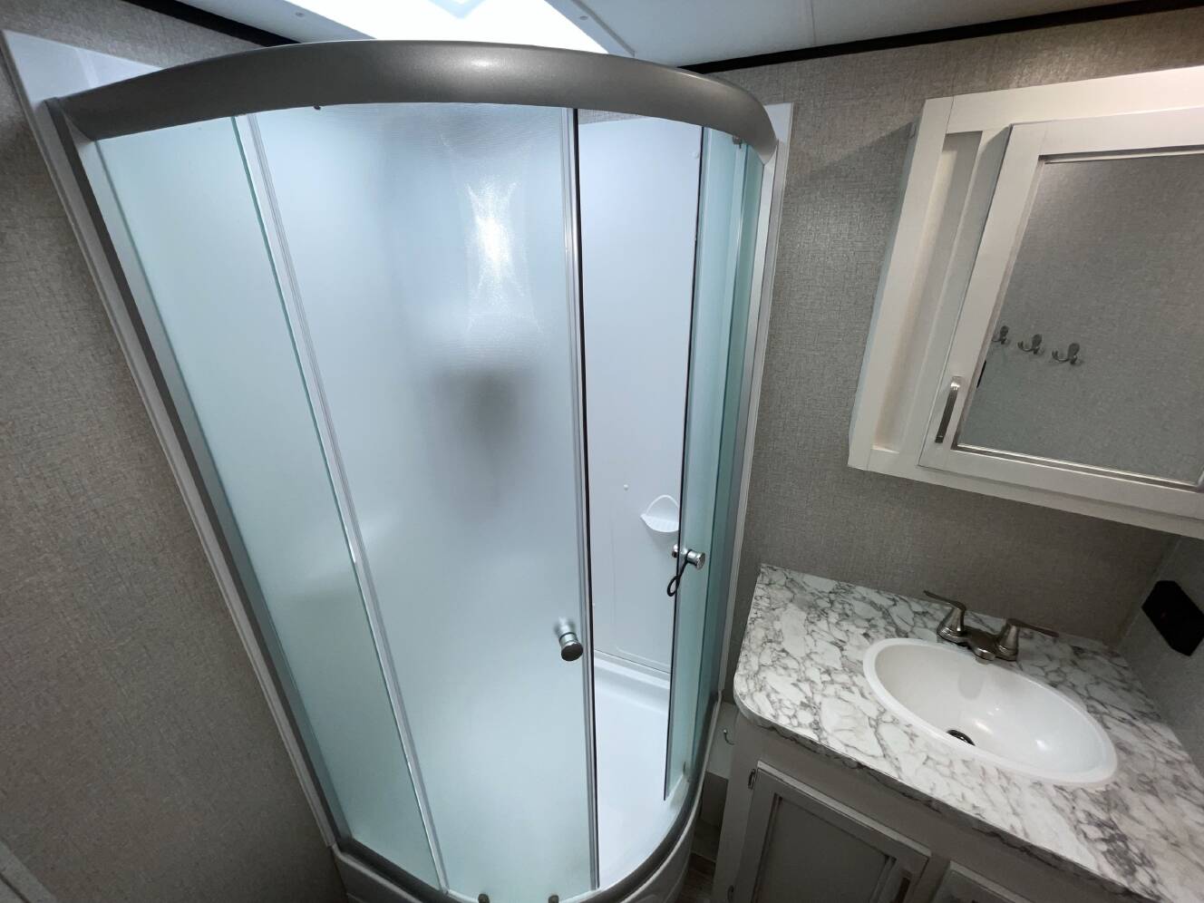 A photo of this 2021 Jayco JAY FLIGHT 33RBTS
