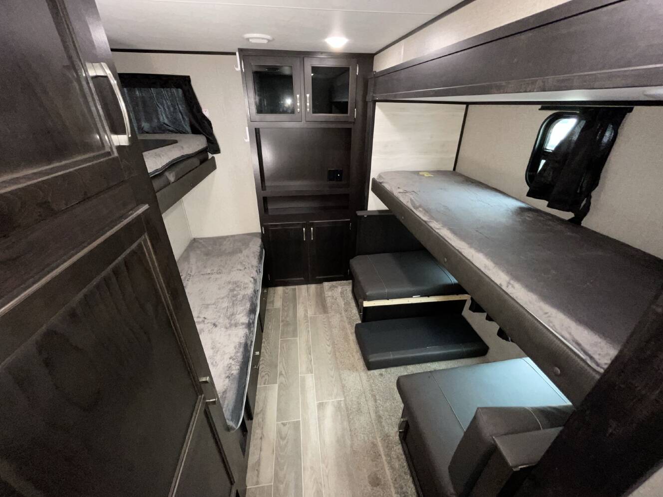 A photo of this 2021 Jayco JAY FLIGHT 33RBTS