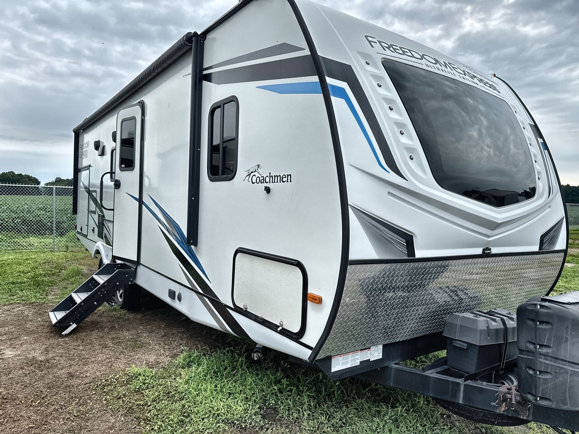 2022 Coachmen FREEDOM EXPRESS ULTRA LITE 252RBS in milford DE
