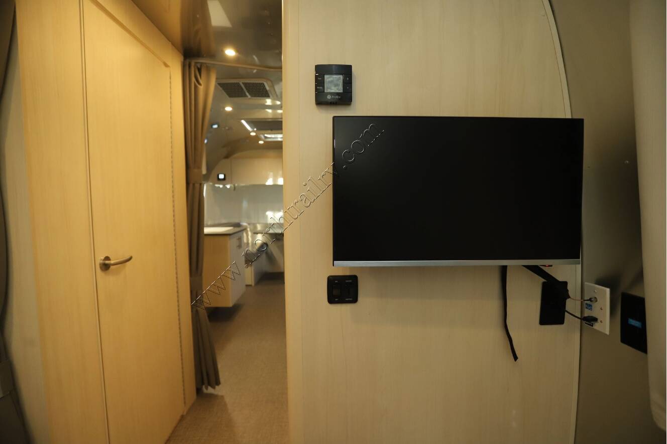A photo of this 2026 Airstream Flying Cloud 25FB