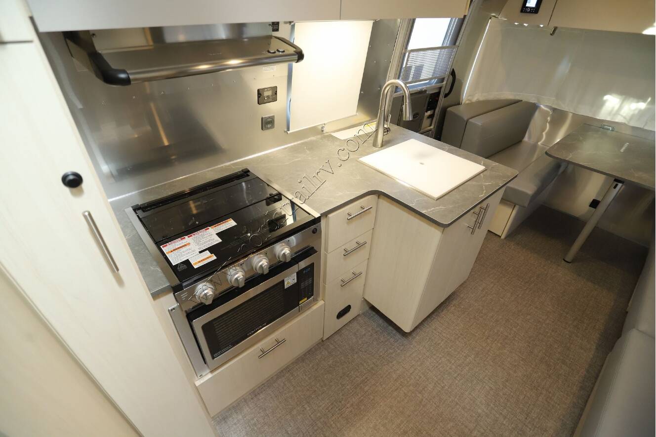 A photo of this 2026 Airstream Flying Cloud 25FB