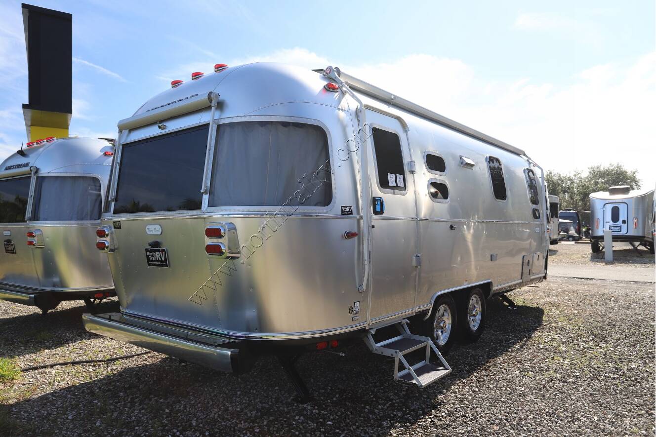 A photo of this 2026 Airstream Flying Cloud 25FB