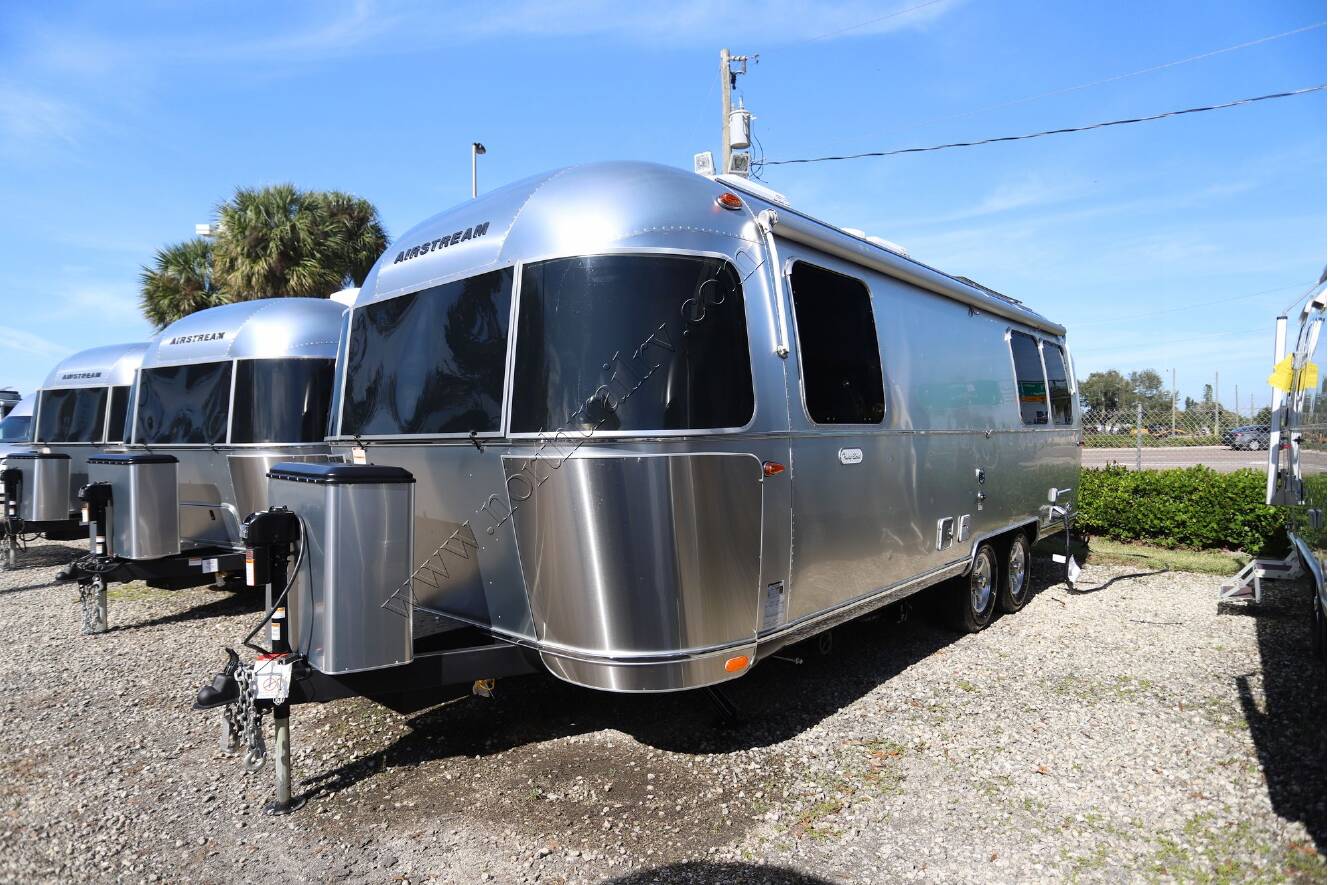 A photo of this 2026 Airstream Flying Cloud 25FB