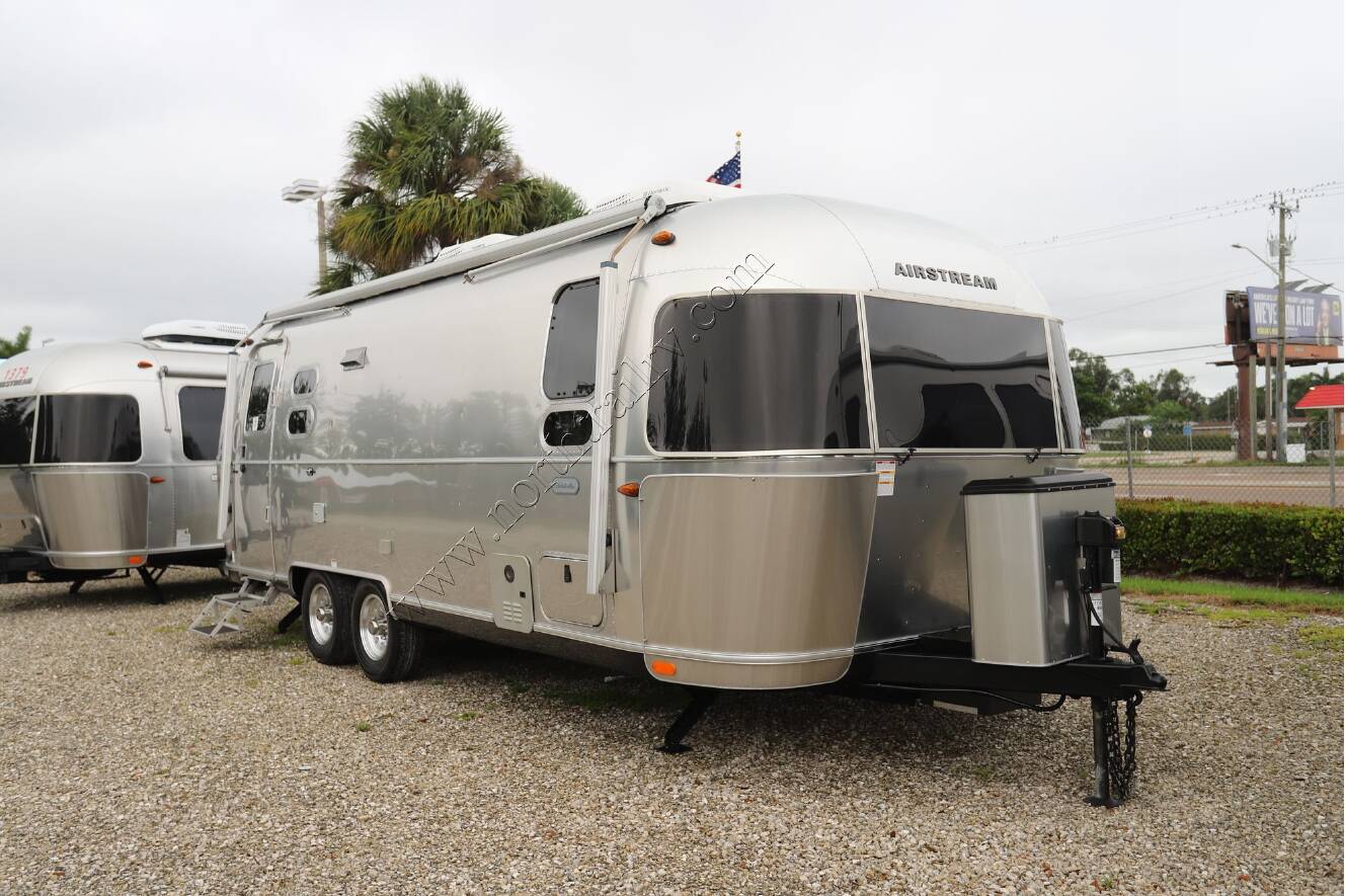 A photo of this 2021 Airstream Globetrotter 25FB