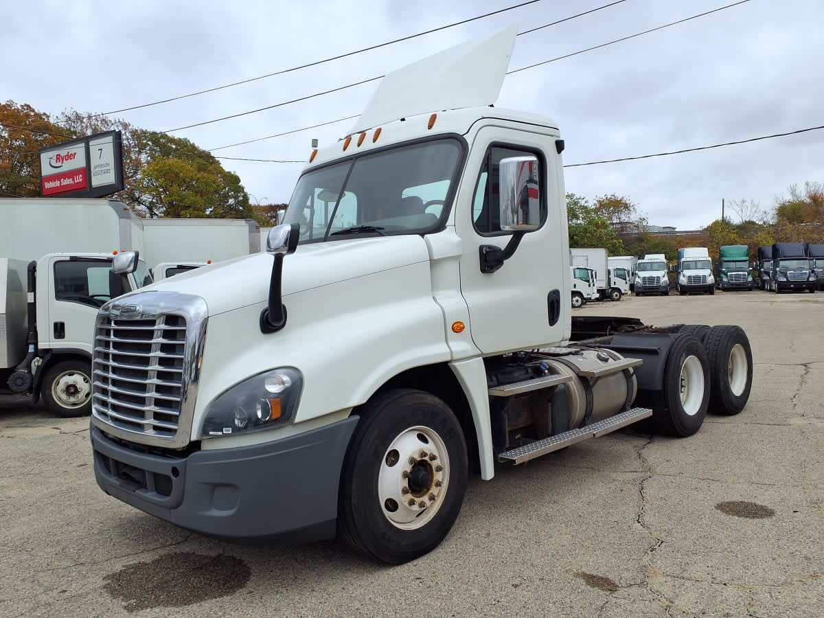 2017 FREIGHTLINER CASCADIA 125 in Warwick, RI