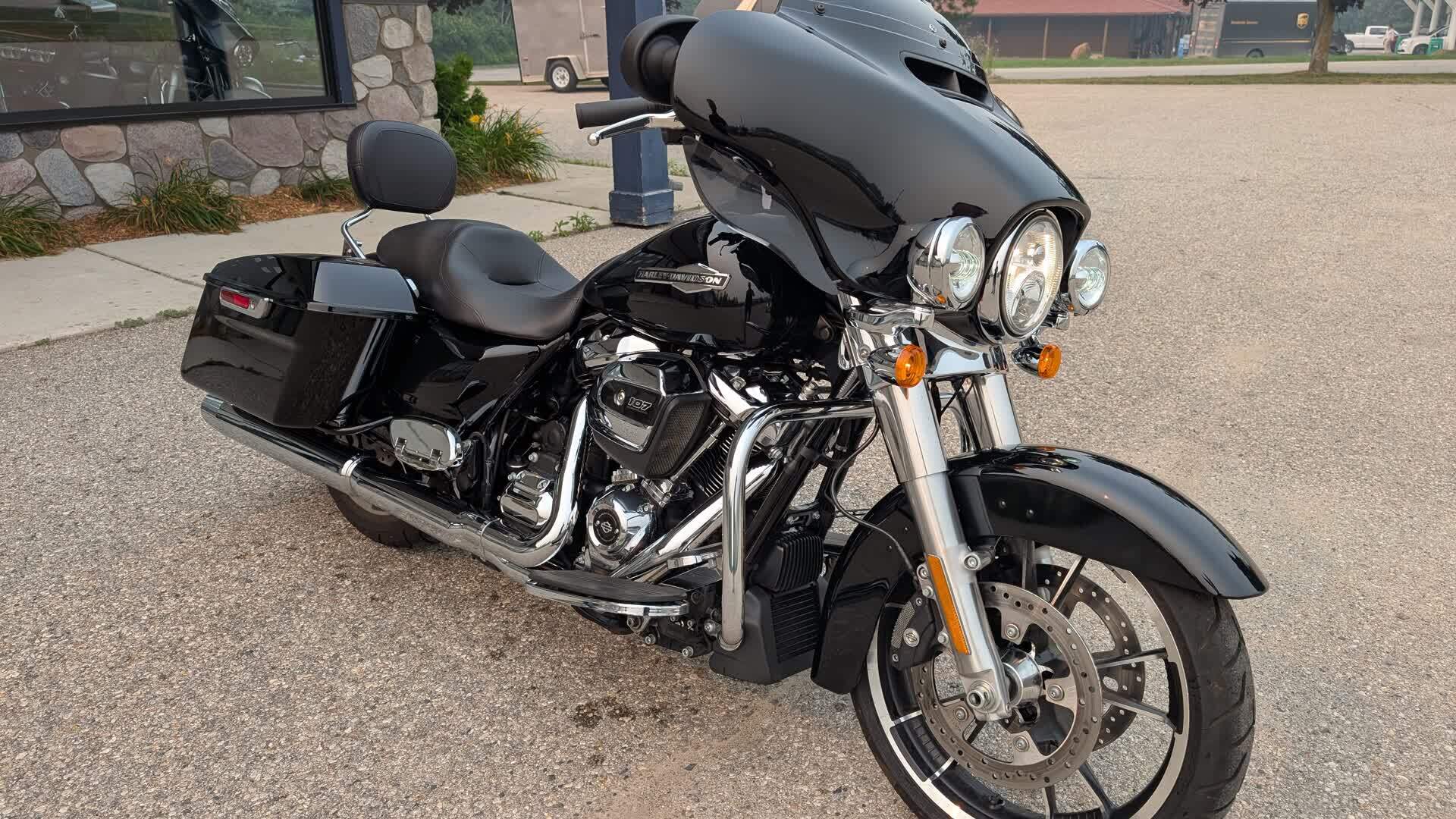2023 Harley-Davidson Street Glide in Petoskey, MI