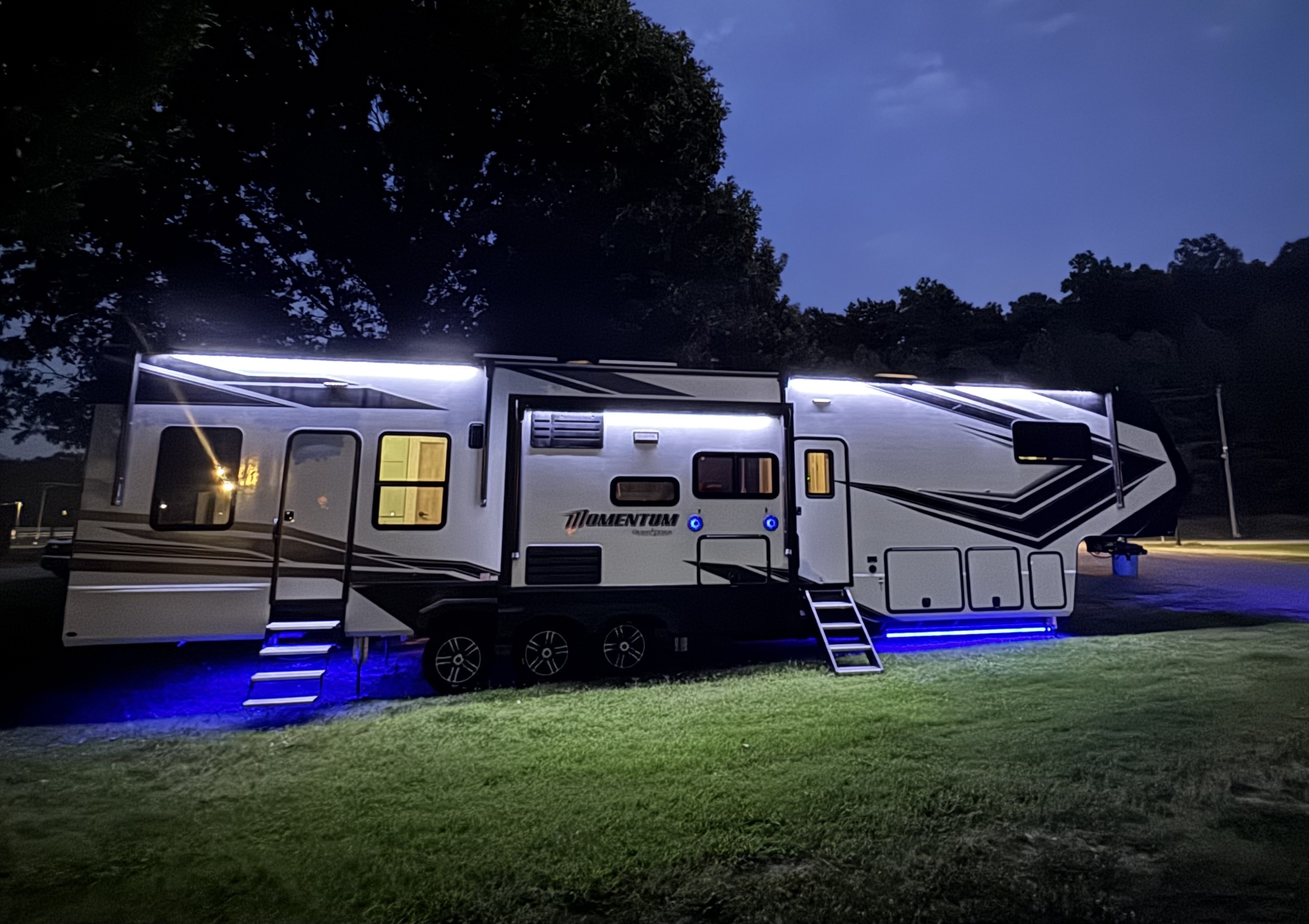2023 Grand Design MOMENTUM 410TH RV