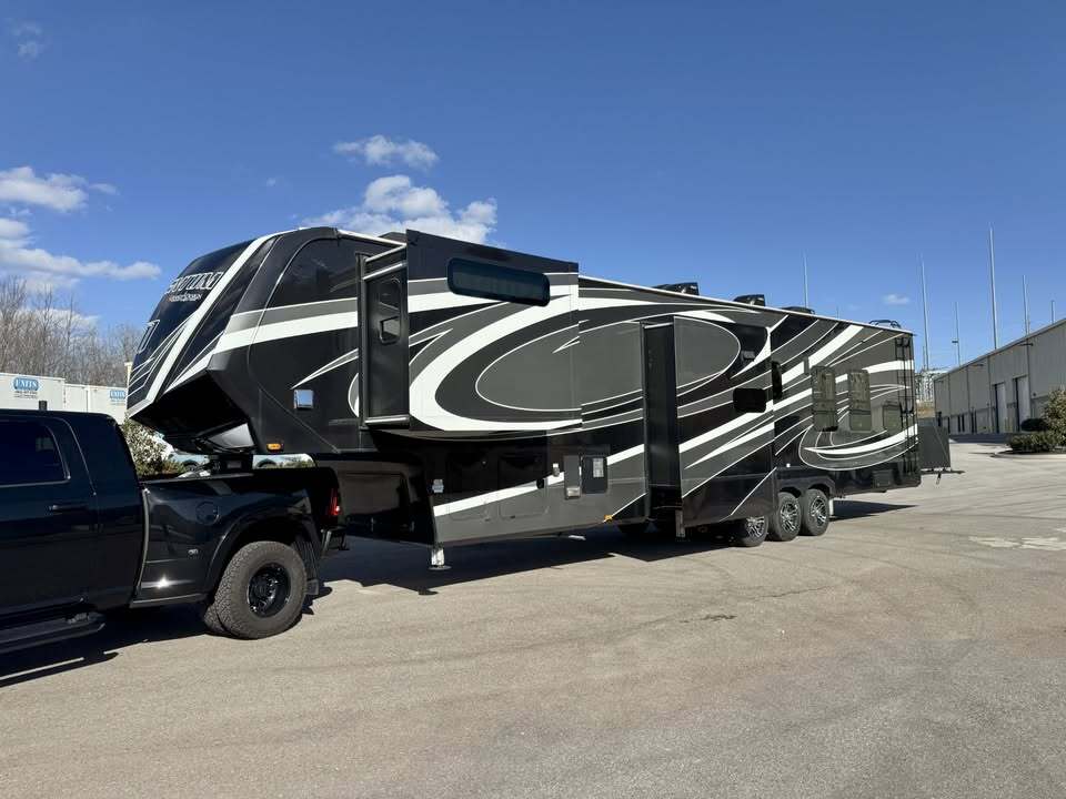 2023 Grand Design MOMENTUM M-CLASS 381MS in lenoir city TN
