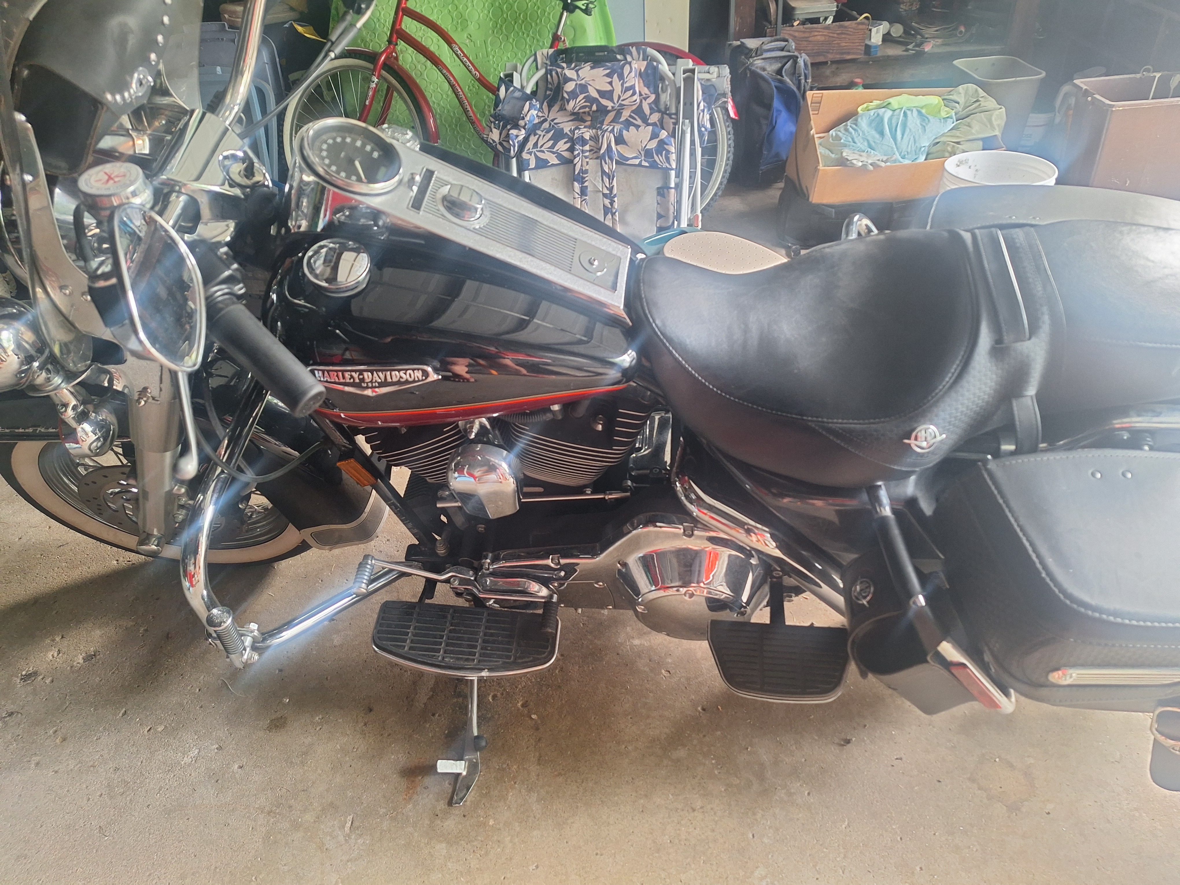2005 Harley-Davidson ROAD KING CLASSIC in redford MI