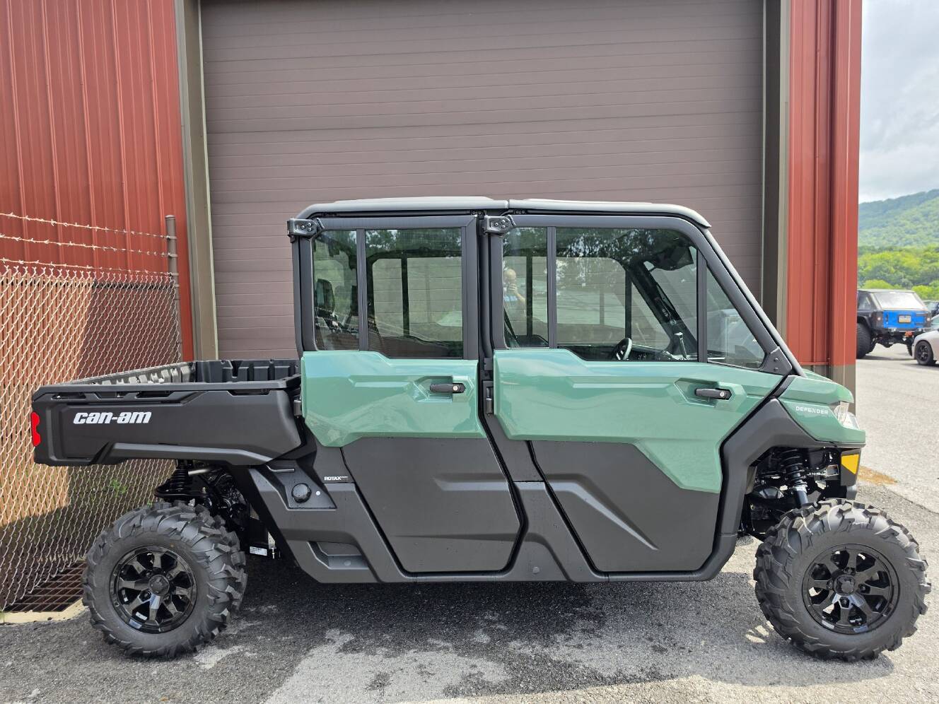 A photo of this 2026 Can-Am Defender MAX DPS CAB HD10