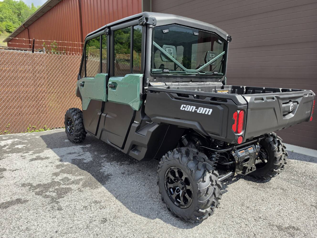 A photo of this 2026 Can-Am Defender MAX DPS CAB HD10