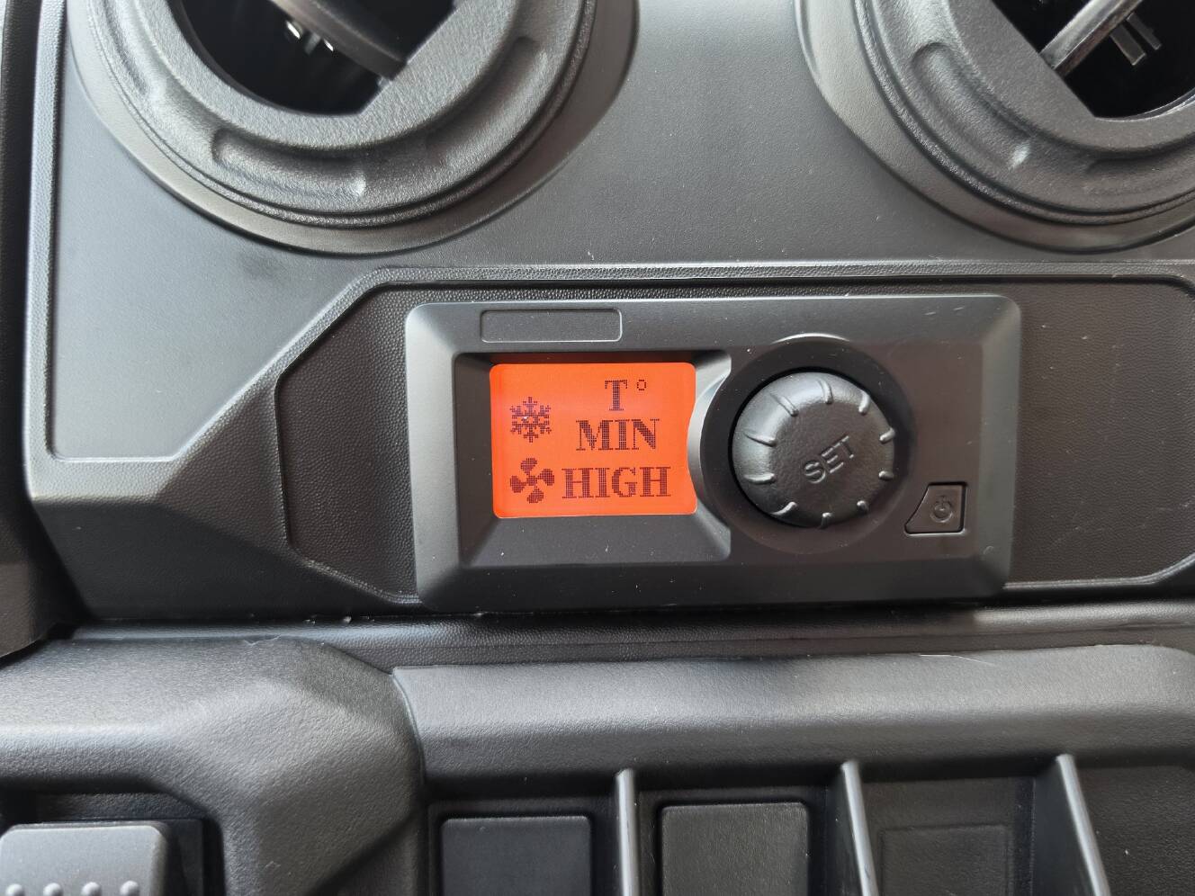 A photo of this 2026 Can-Am Defender MAX DPS CAB HD10