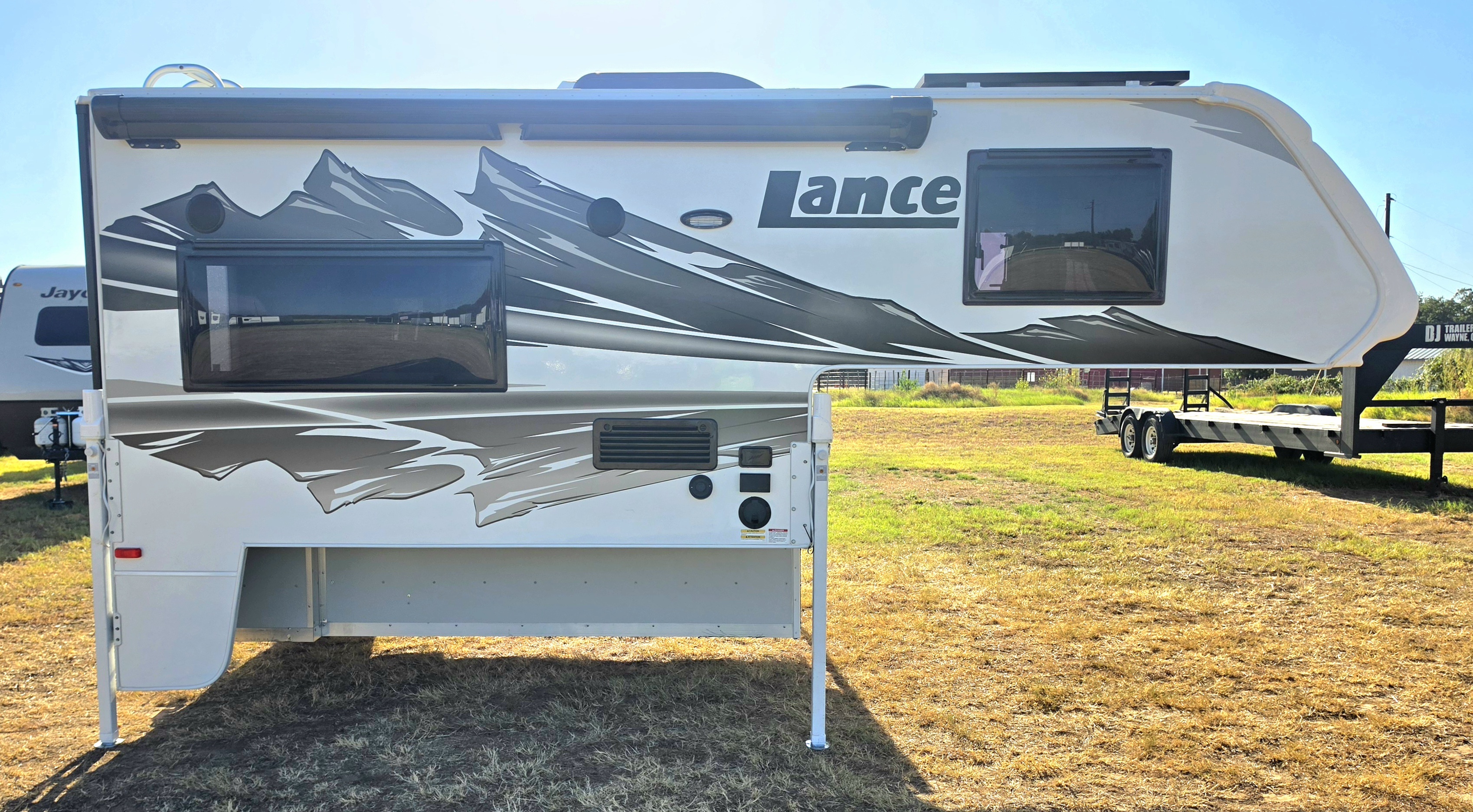 2027 Lance 850 in granbury TX