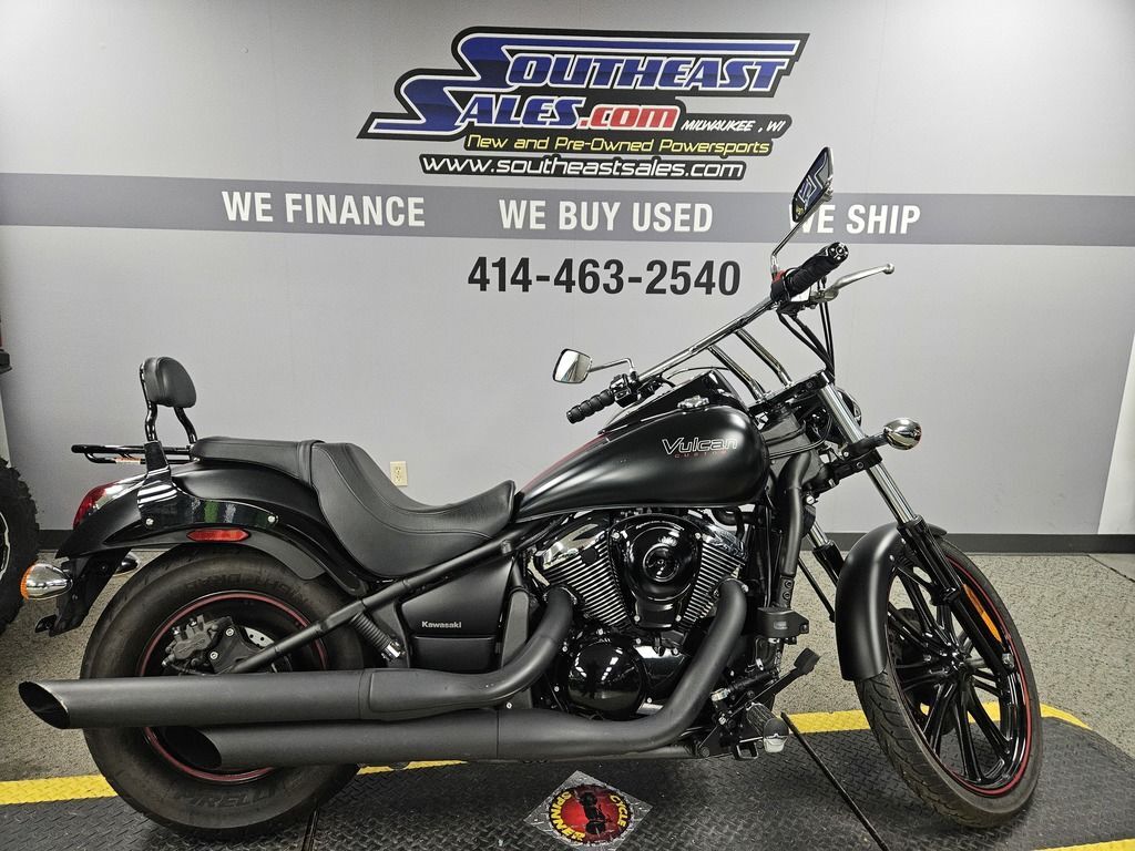 2011 Kawasaki Vulcan® 900 Custom SE 900 CUSTOM in Milwaukee, WI