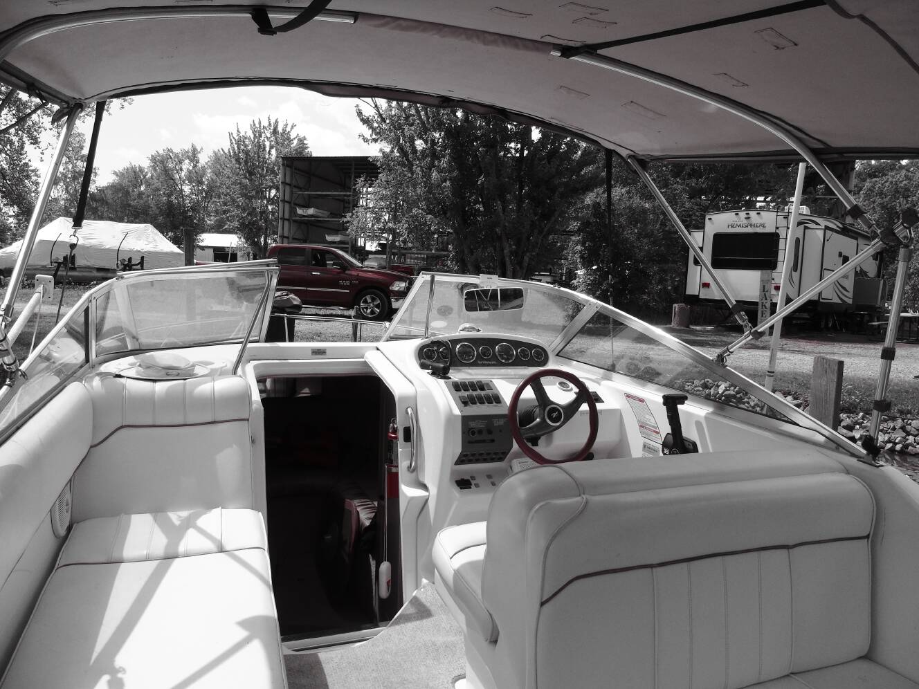 A photo of this 1998 Sea Ray 250 SUNDANCER