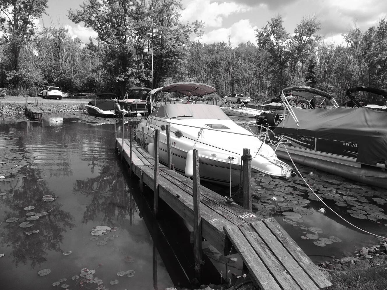 A photo of this 1998 Sea Ray 250 SUNDANCER