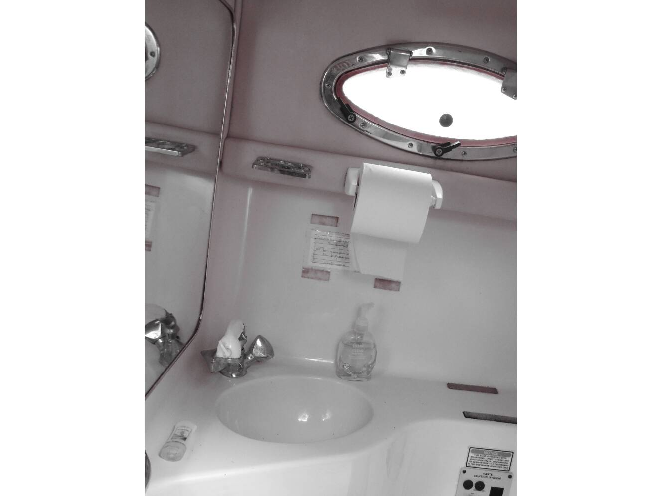 A photo of this 1998 Sea Ray 250 SUNDANCER