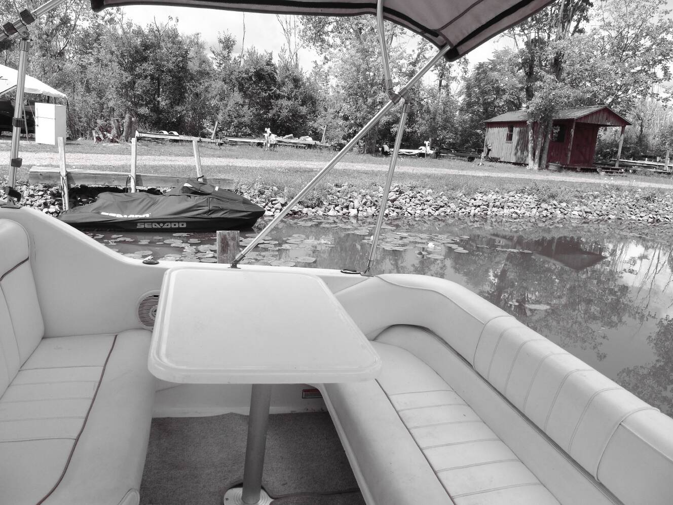 A photo of this 1998 Sea Ray 250 SUNDANCER
