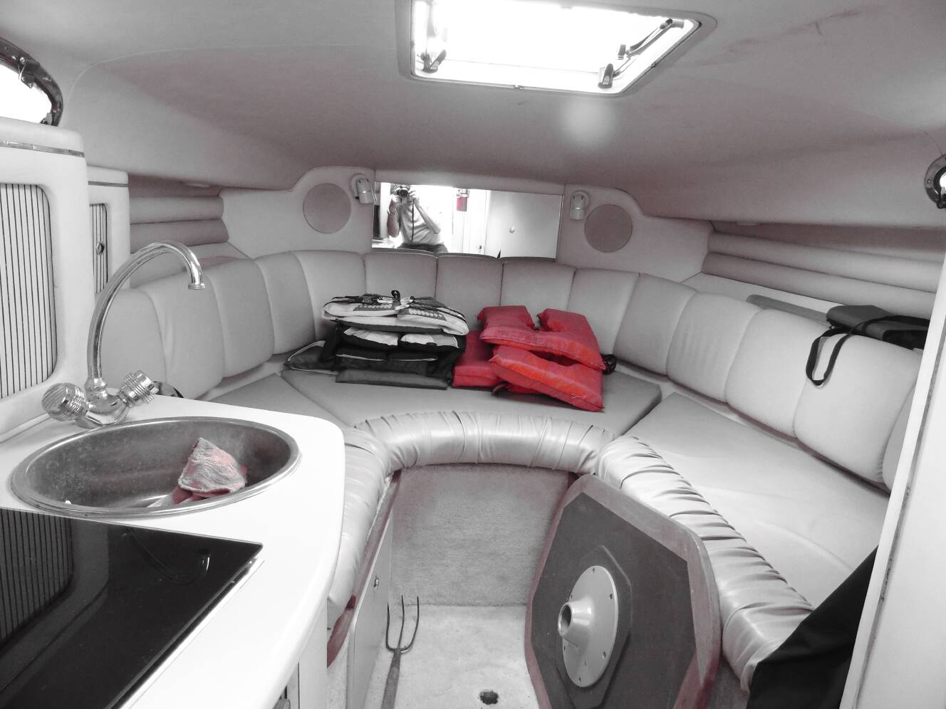 A photo of this 1998 Sea Ray 250 SUNDANCER