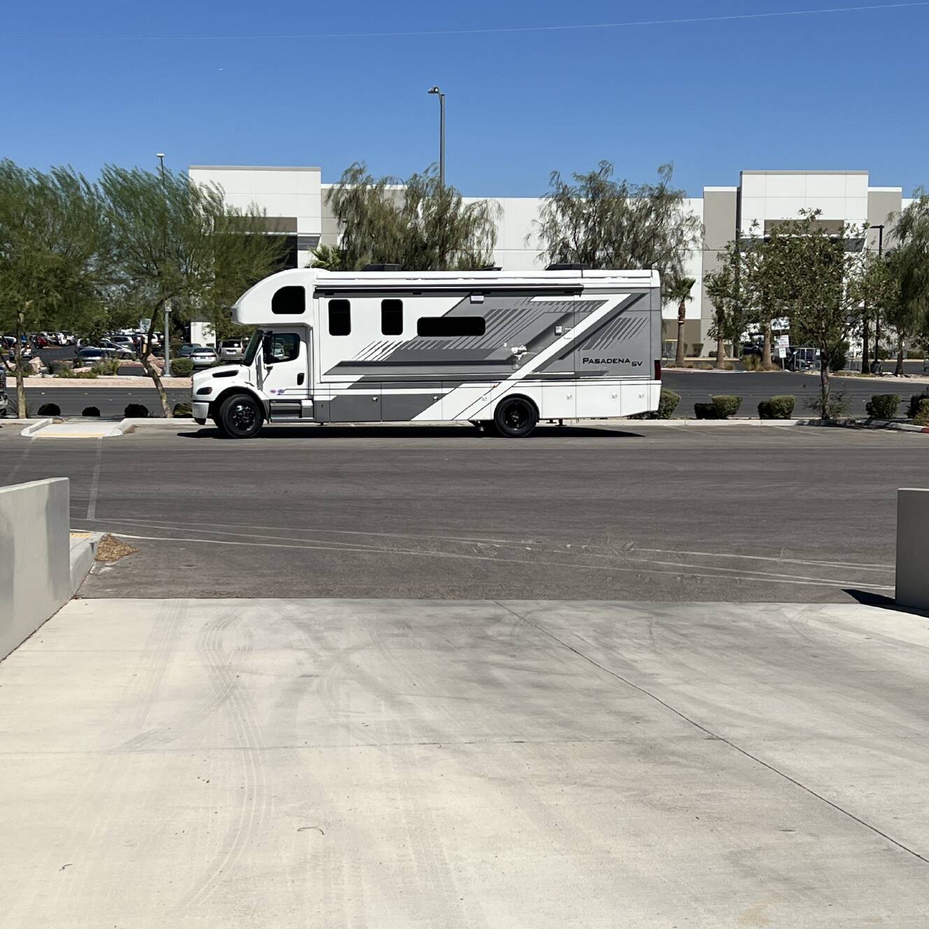 A photo of this 2027 Thor Motor Coach PASADENA SV 34XG