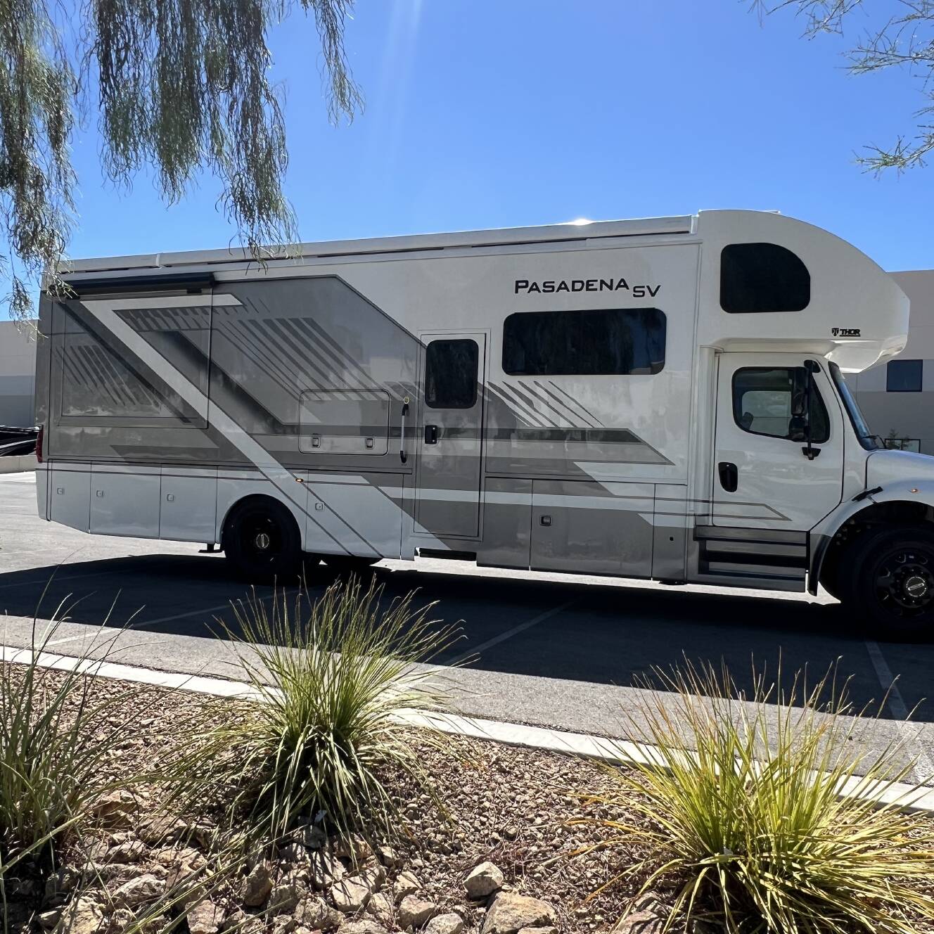 A photo of this 2027 Thor Motor Coach PASADENA SV 34XG