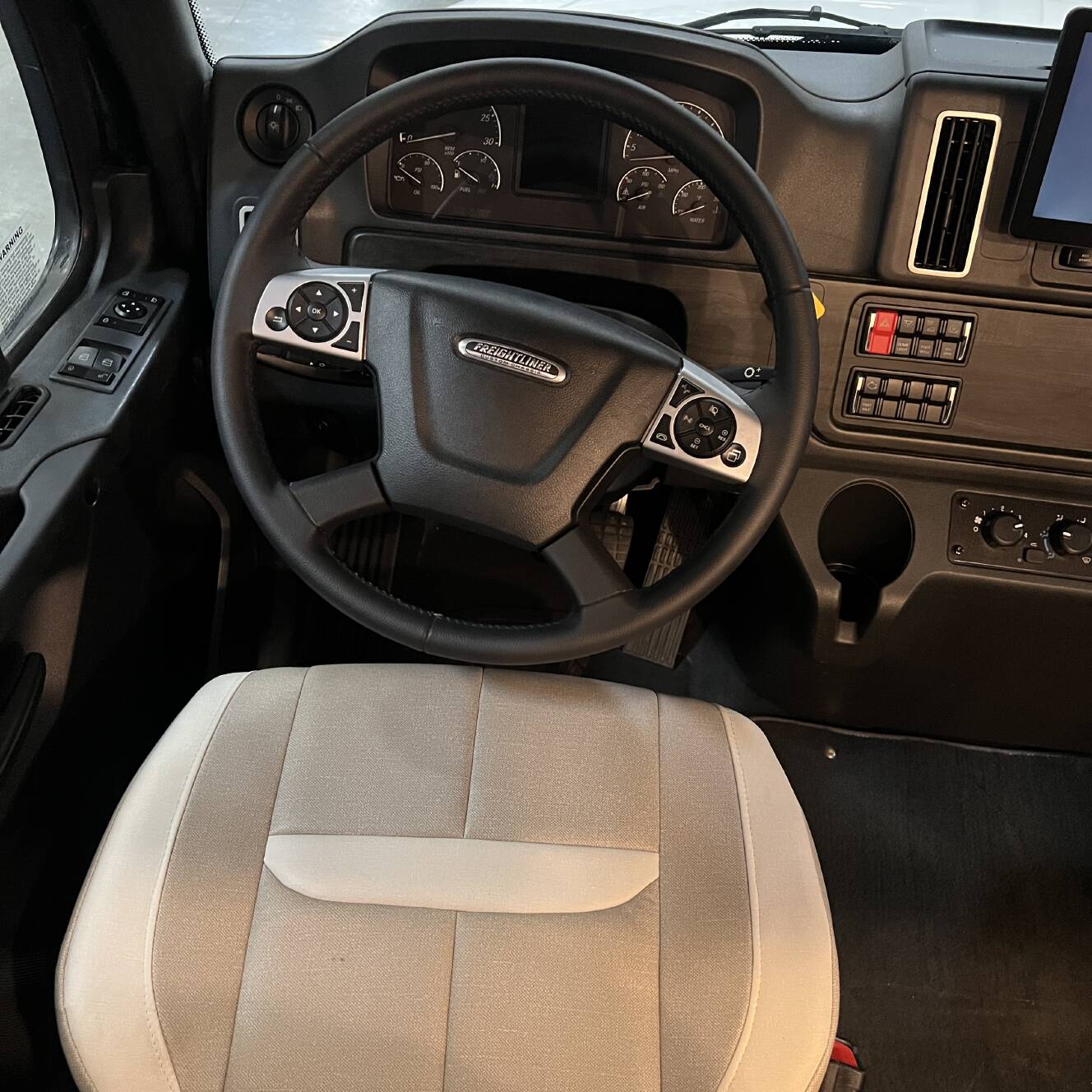 A photo of this 2027 Thor Motor Coach PASADENA SV 34XG