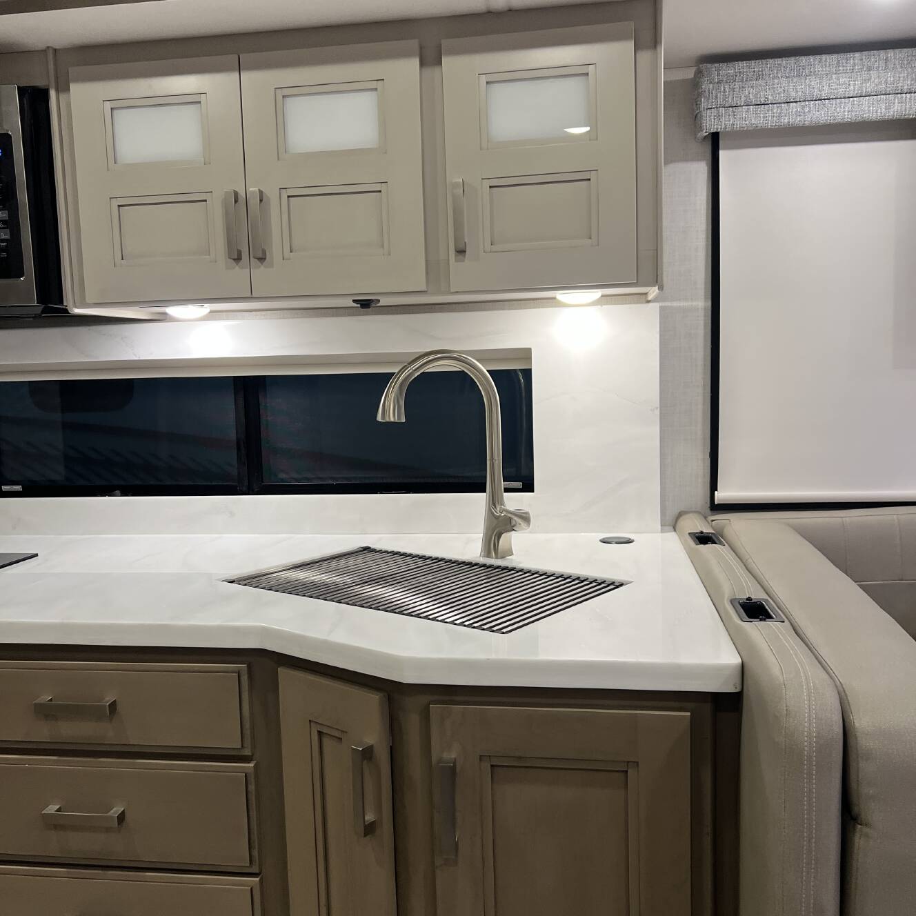 A photo of this 2027 Thor Motor Coach PASADENA SV 34XG