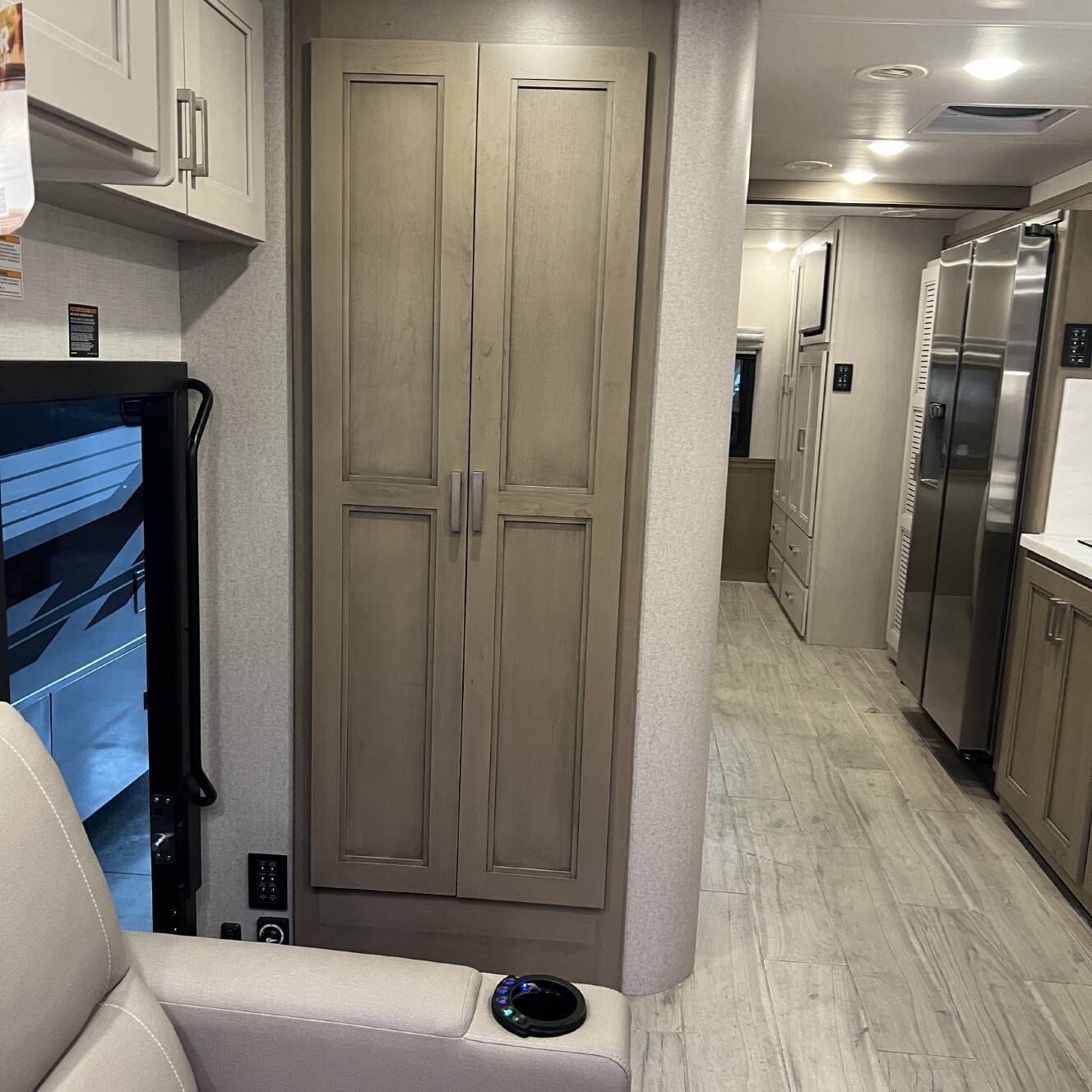 A photo of this 2027 Thor Motor Coach PASADENA SV 34XG