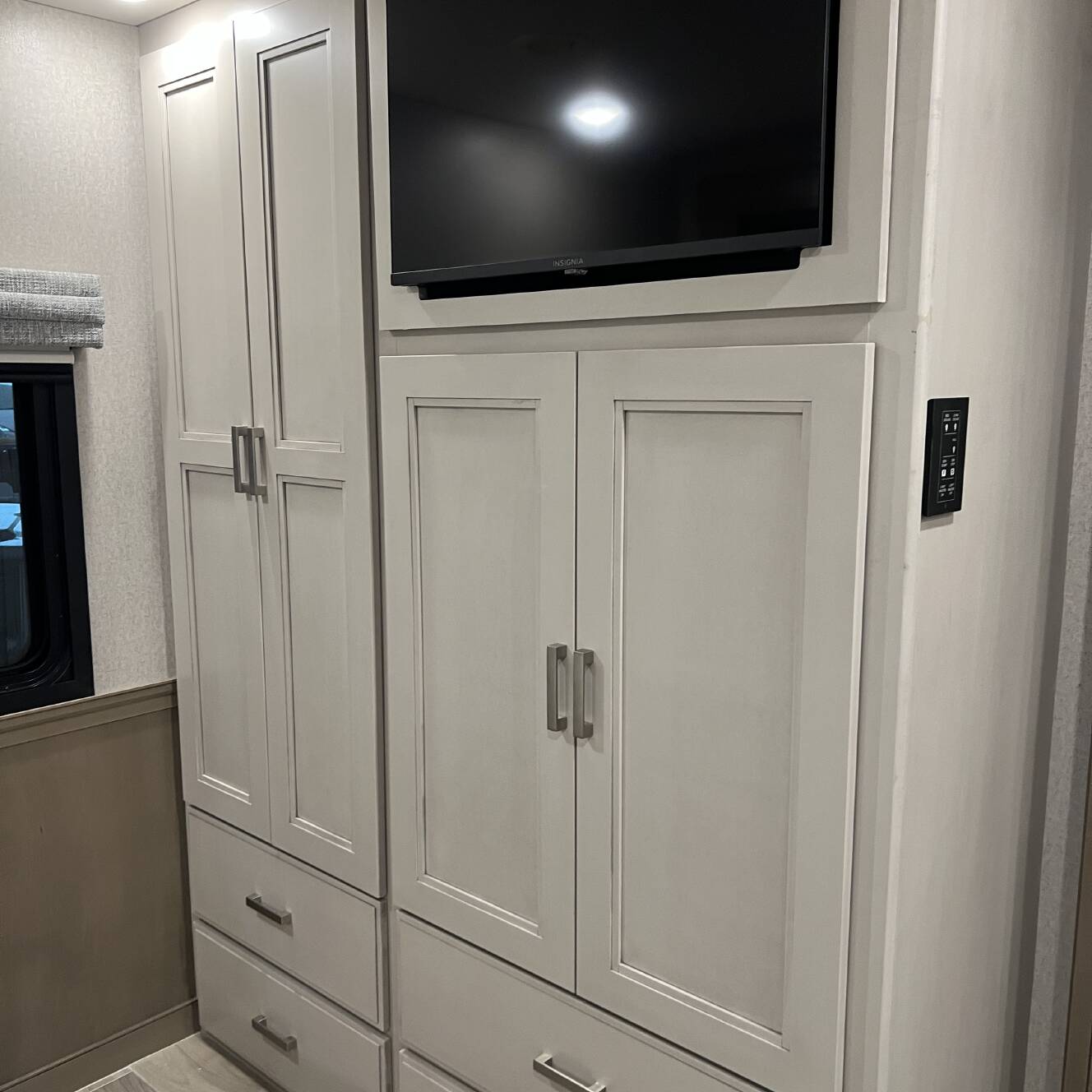 A photo of this 2027 Thor Motor Coach PASADENA SV 34XG
