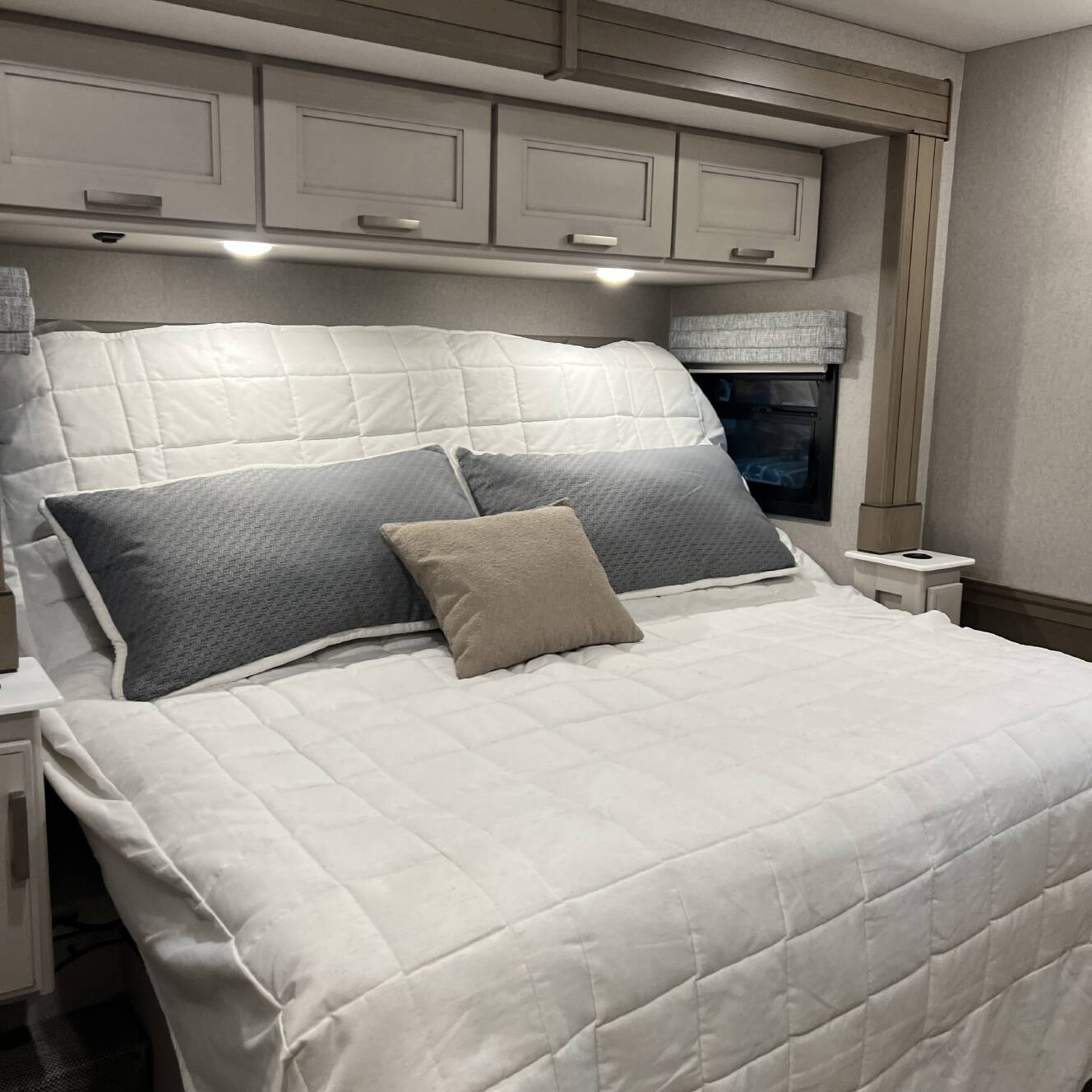 A photo of this 2027 Thor Motor Coach PASADENA SV 34XG