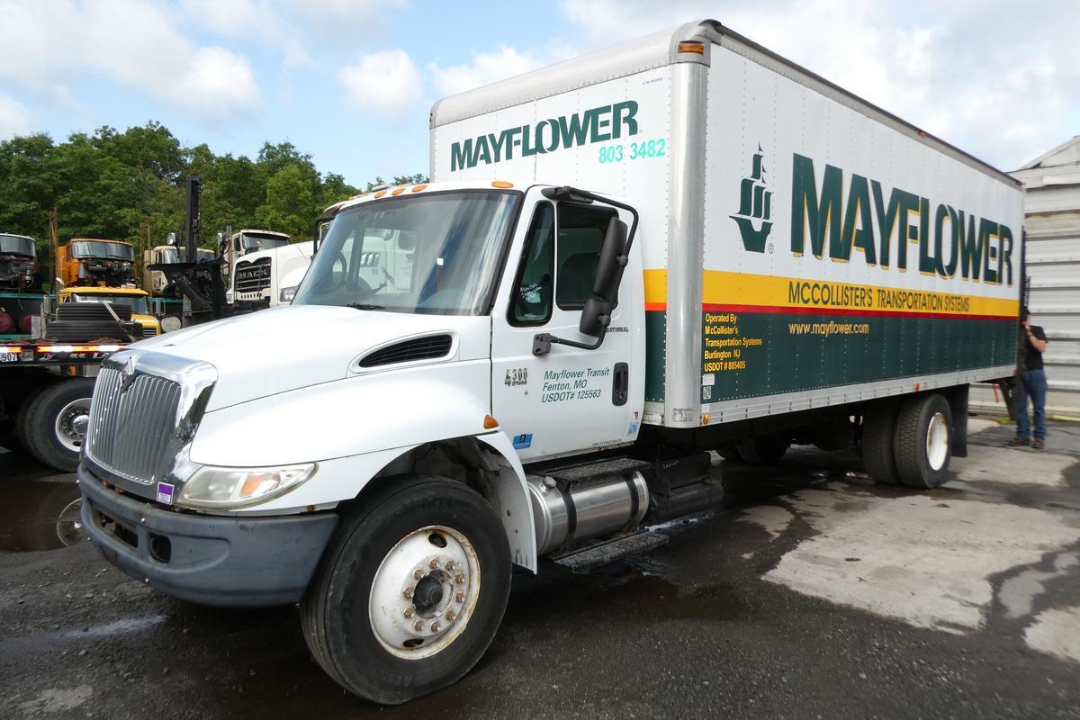 2006 INTERNATIONAL 4300 SBA in Sparrow Bush, NY