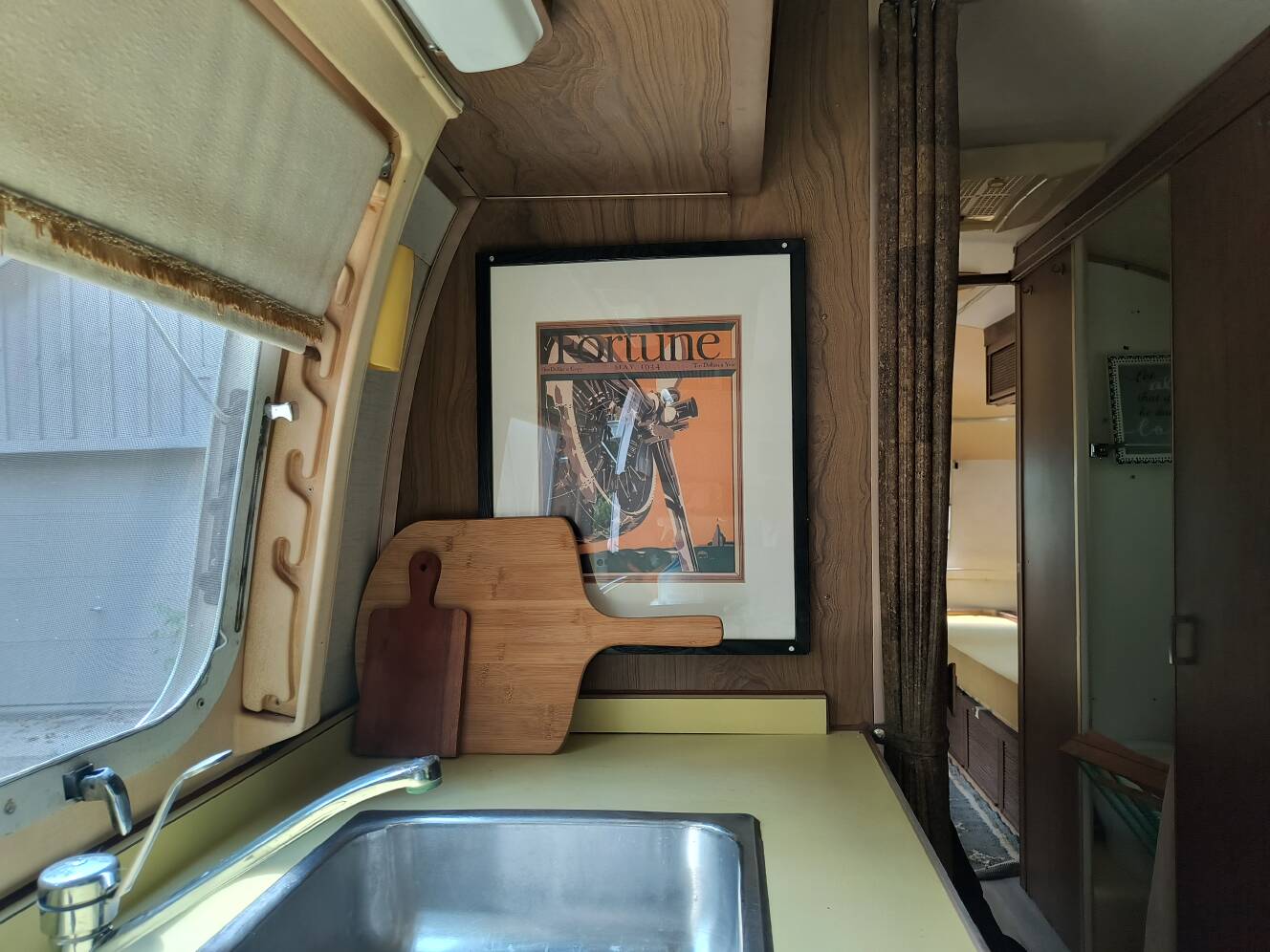 A photo of this 1973 Airstream LAND YACHT 31