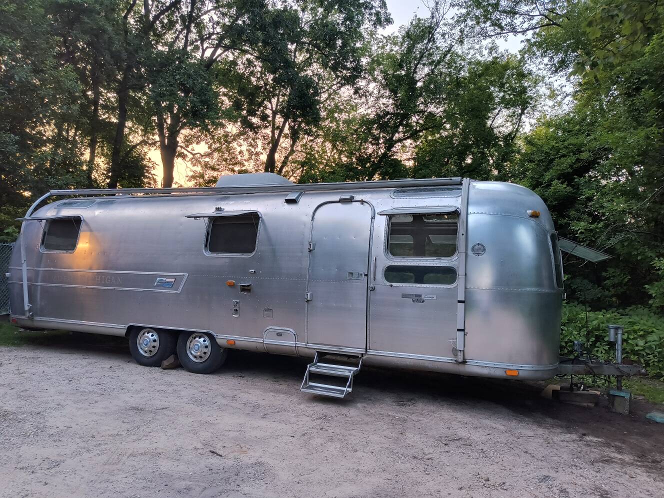 A photo of this 1973 Airstream LAND YACHT 31
