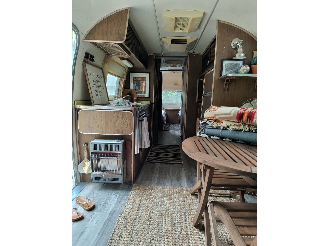 A photo of this 1973 Airstream LAND YACHT 31