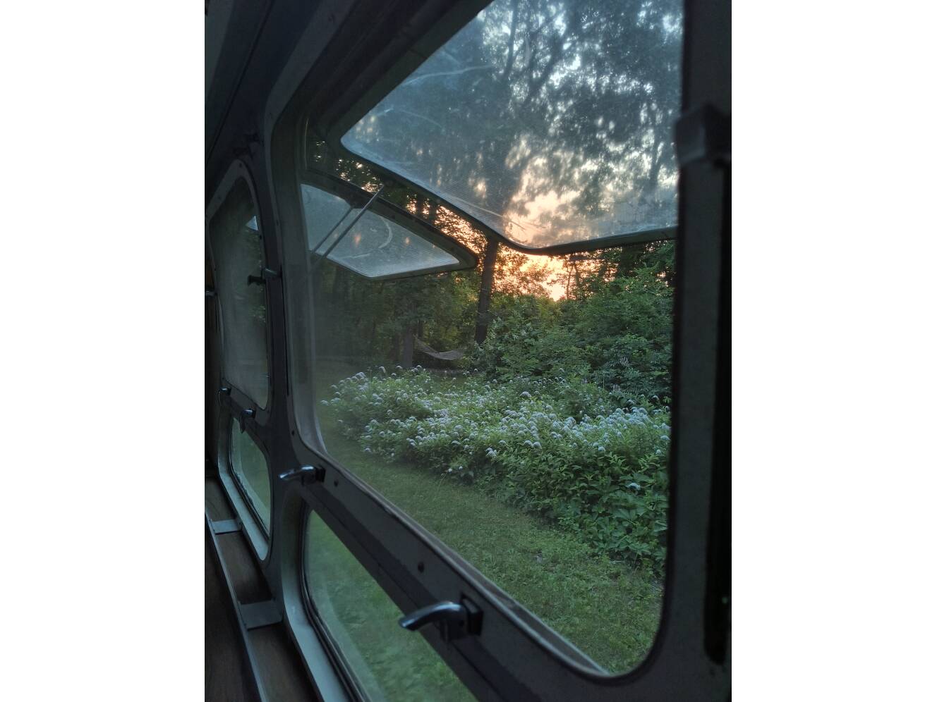 A photo of this 1973 Airstream LAND YACHT 31