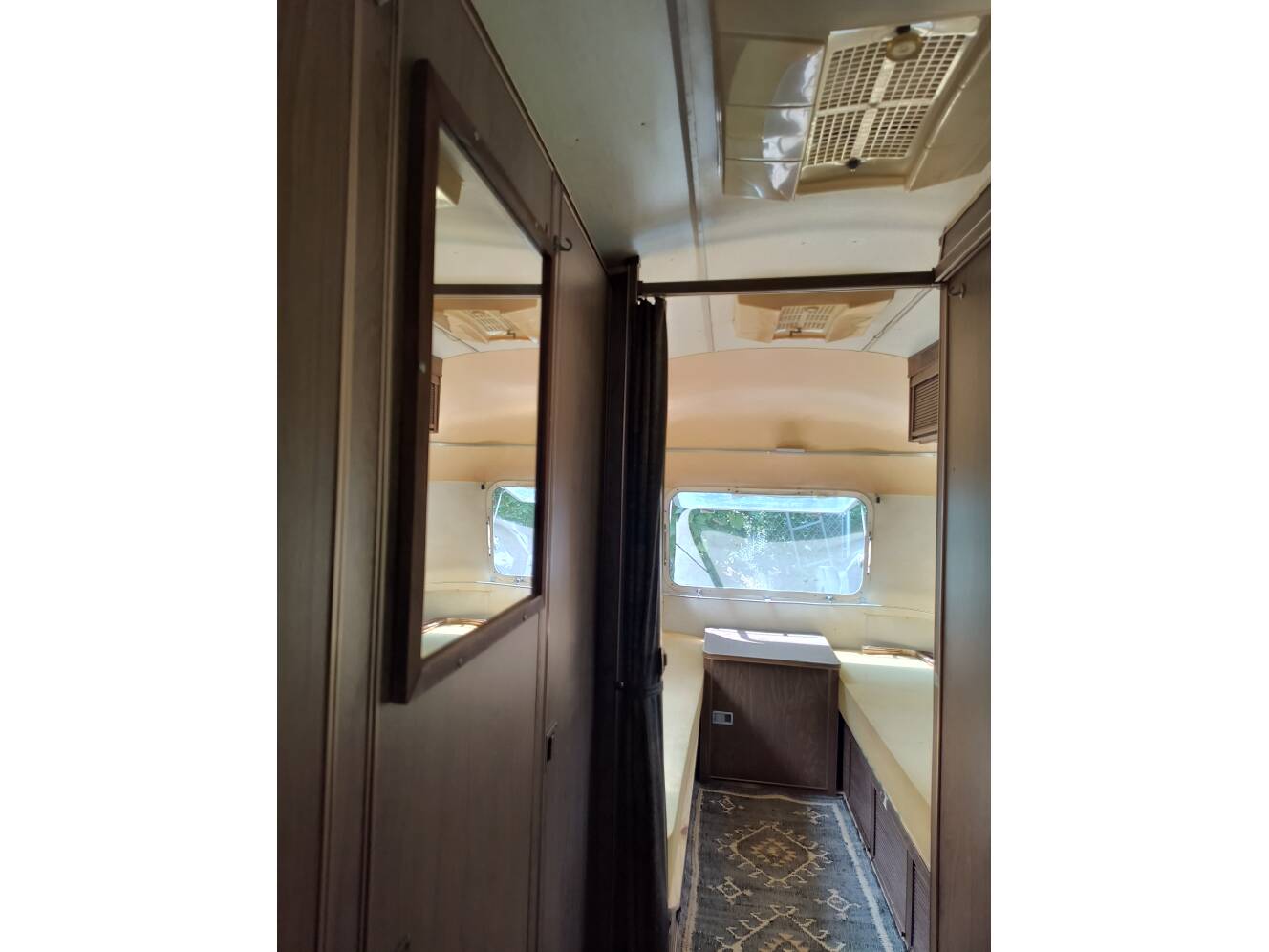 A photo of this 1973 Airstream LAND YACHT 31