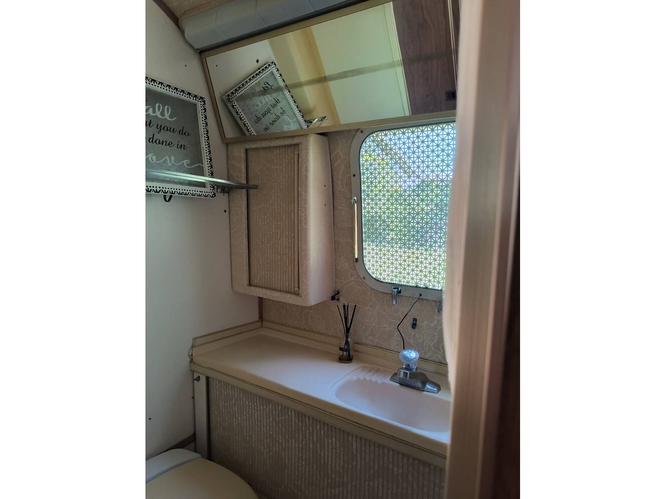 A photo of this 1973 Airstream LAND YACHT 31