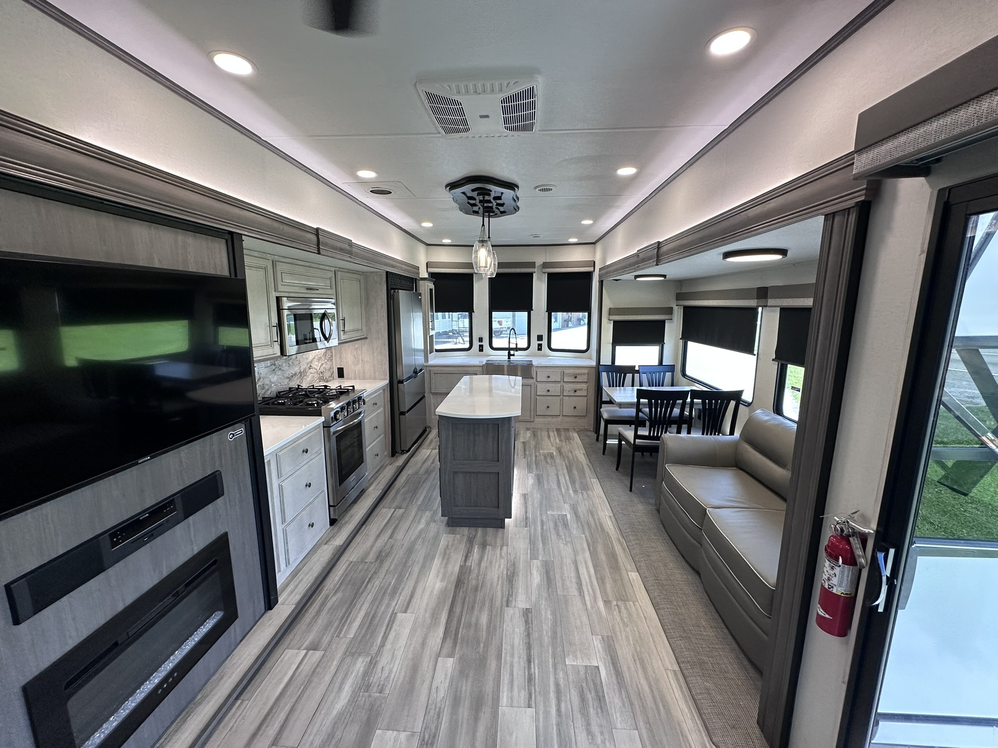 2024 Forest River SANDPIPER DESTINATION 402FK in lake wales FL