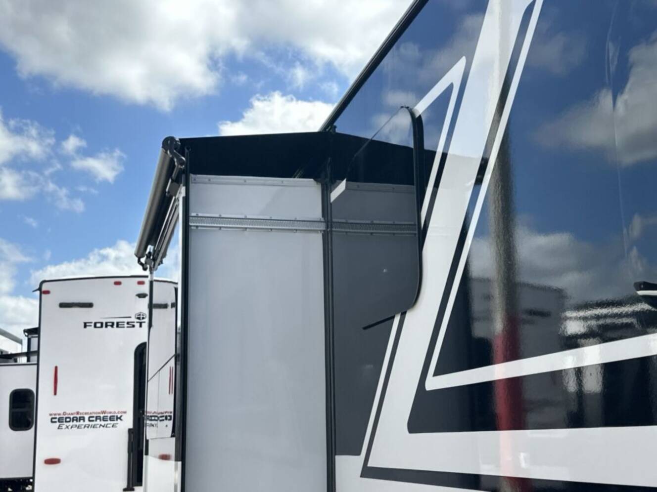 A photo of this 2027 Thor Motor Coach Axis® 26.2