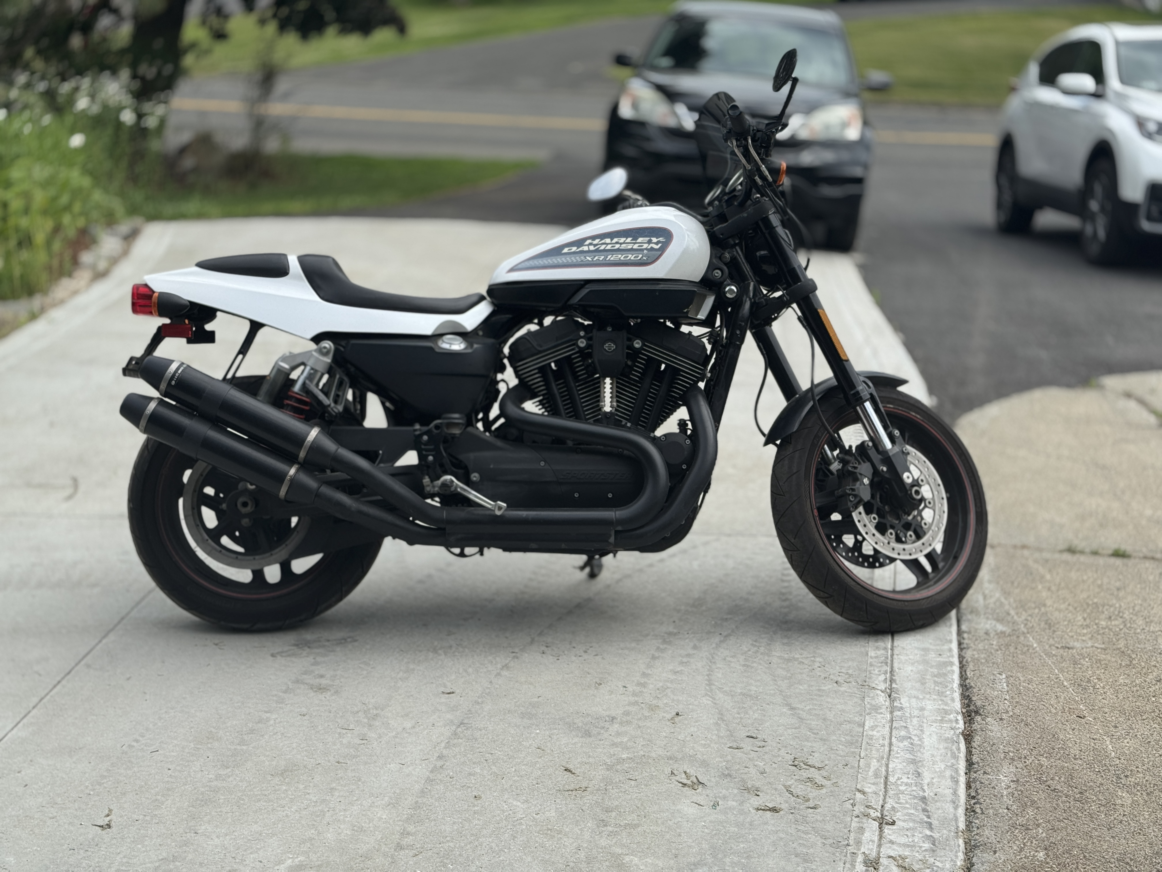 2011 Harley-Davidson SPORTSTER R1200 X X Sportbike motorcycle