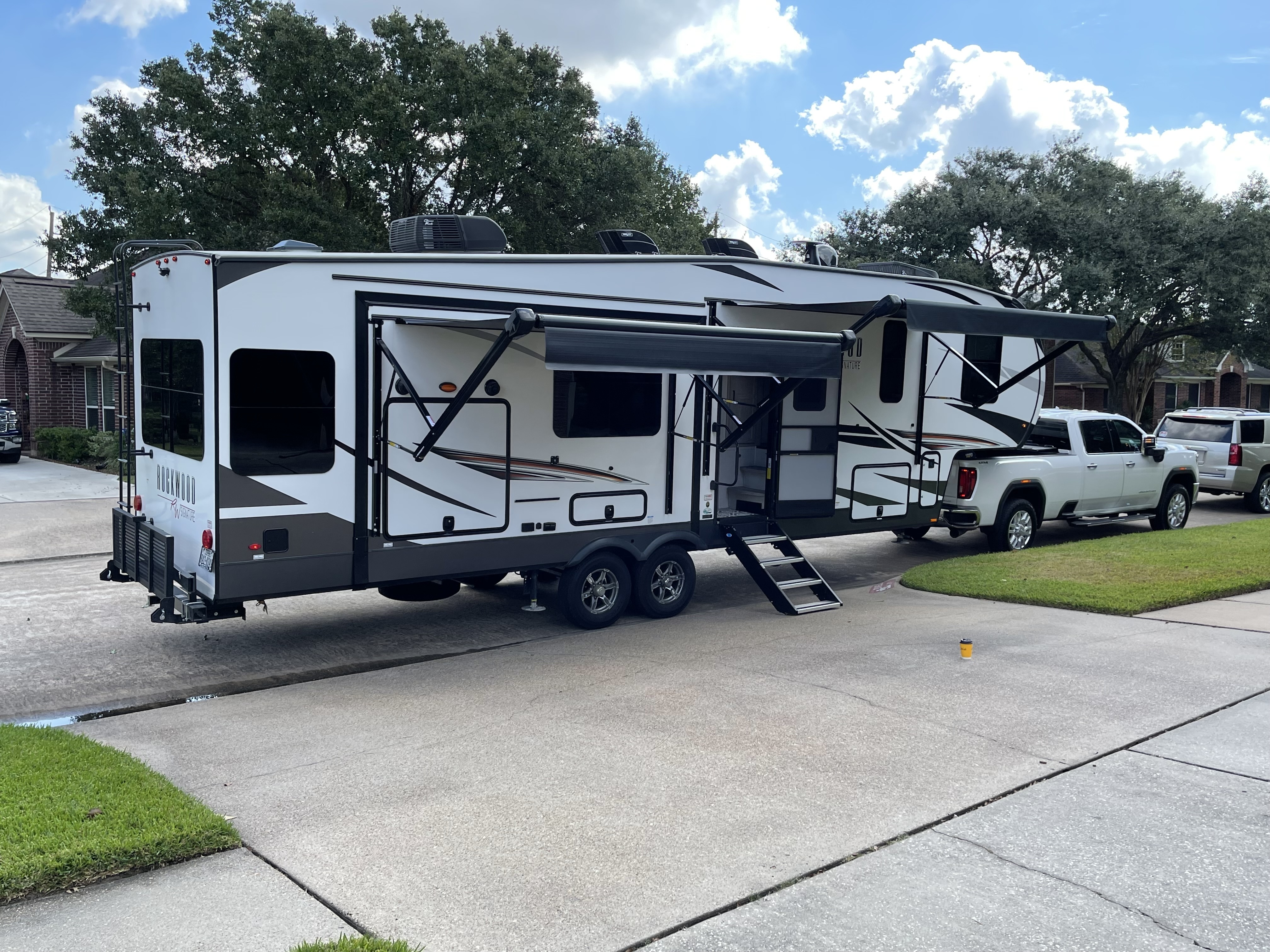 2021 Forest River ROCKWOOD SIGNATURE ULTRA LITE FW 8288SB in houston TX