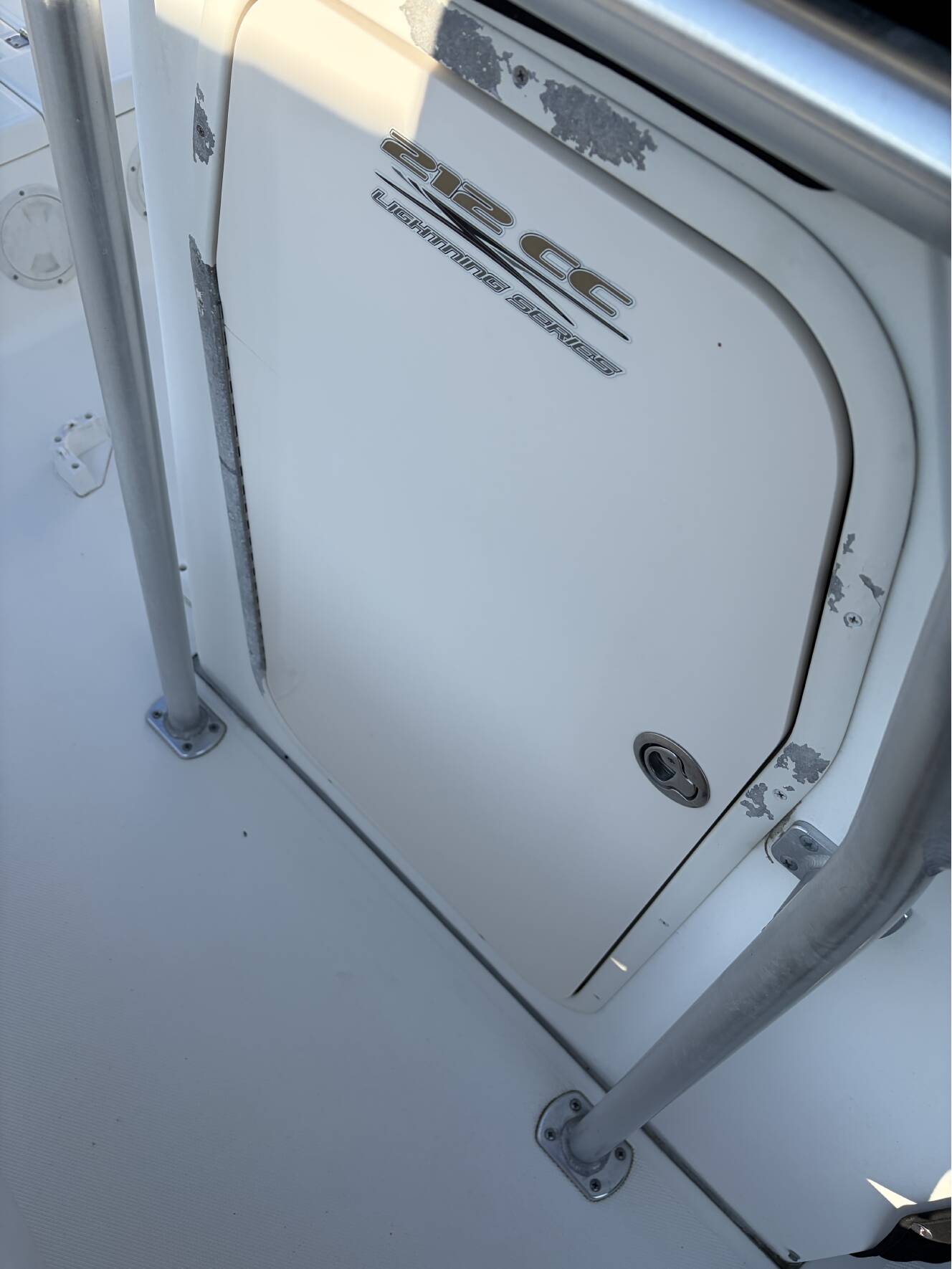 A photo of this 2004 Hydra-Sports 212-WA